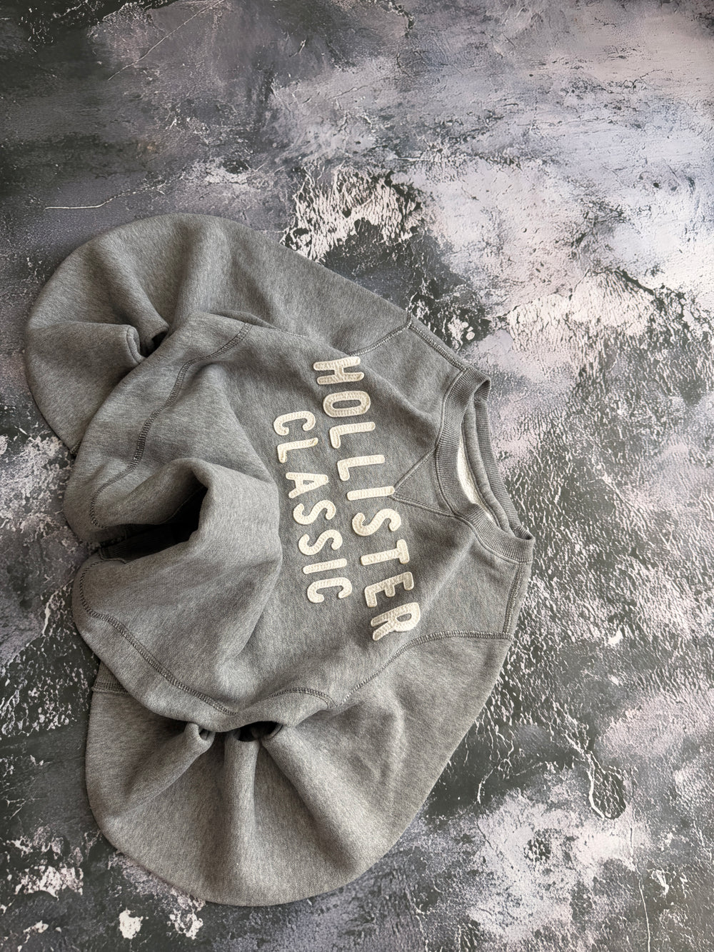 BLUZA CREWNECK HOLLISTER KLASYCZNA RETRO SZARA GREY AMERICAN STREETWEAR PROSTY KRÓJ