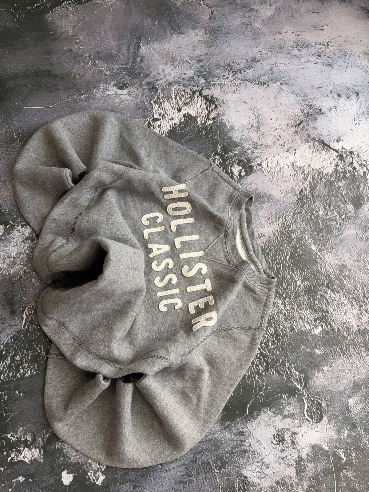 BLUZA CREWNECK HOLLISTER KLASYCZNA RETRO SZARA GREY AMERICAN STREETWEAR PROSTY KRÓJ