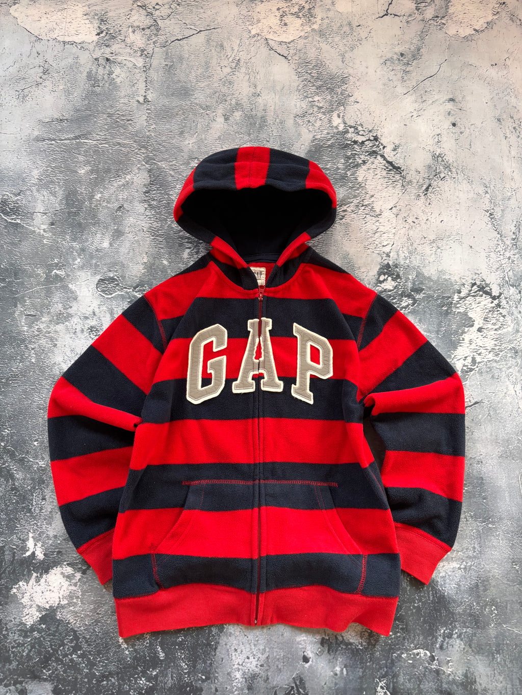 Bluza gap polar prosty krój czerwono granatowa