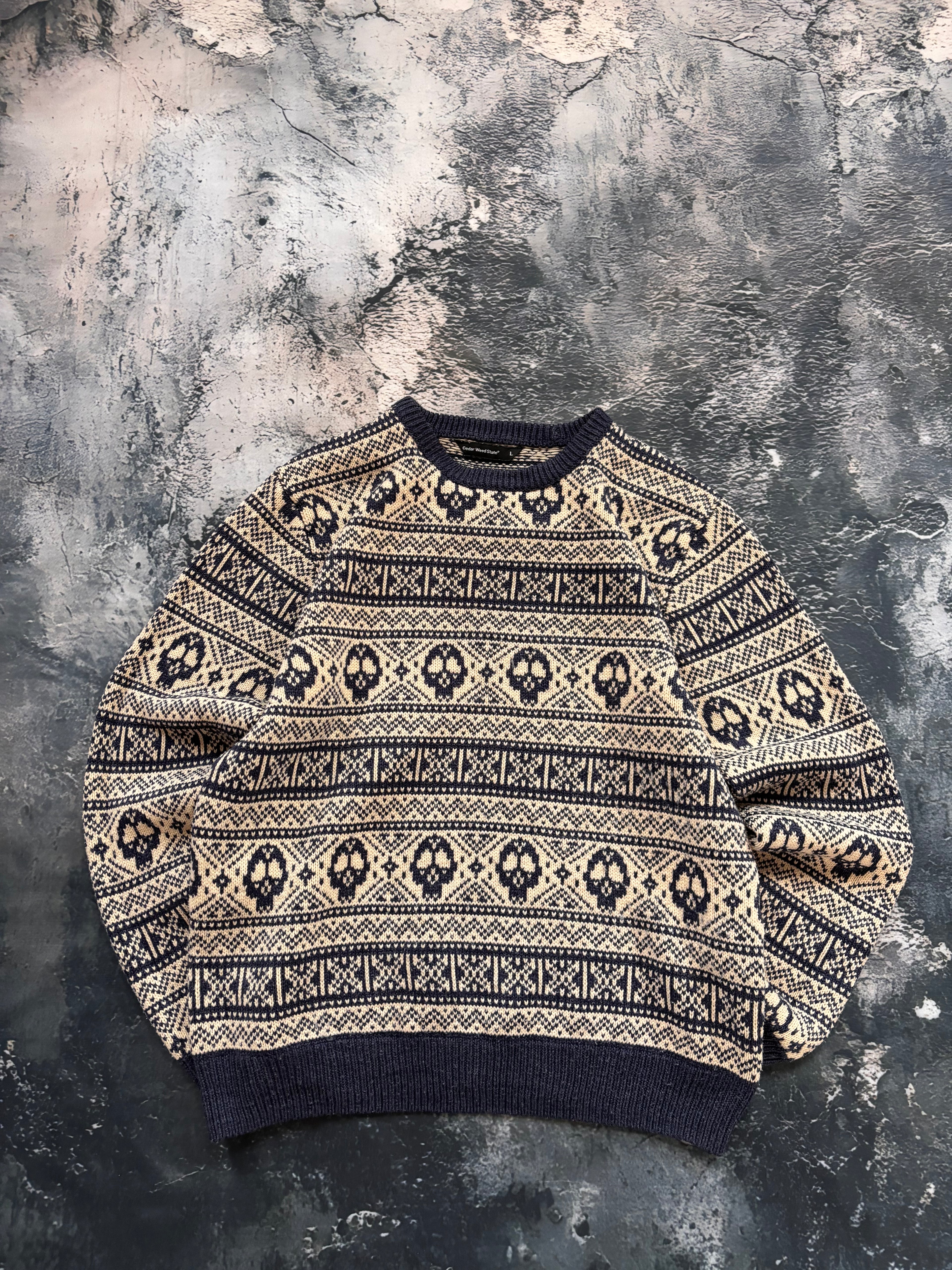 sweter w czaszki beżowy