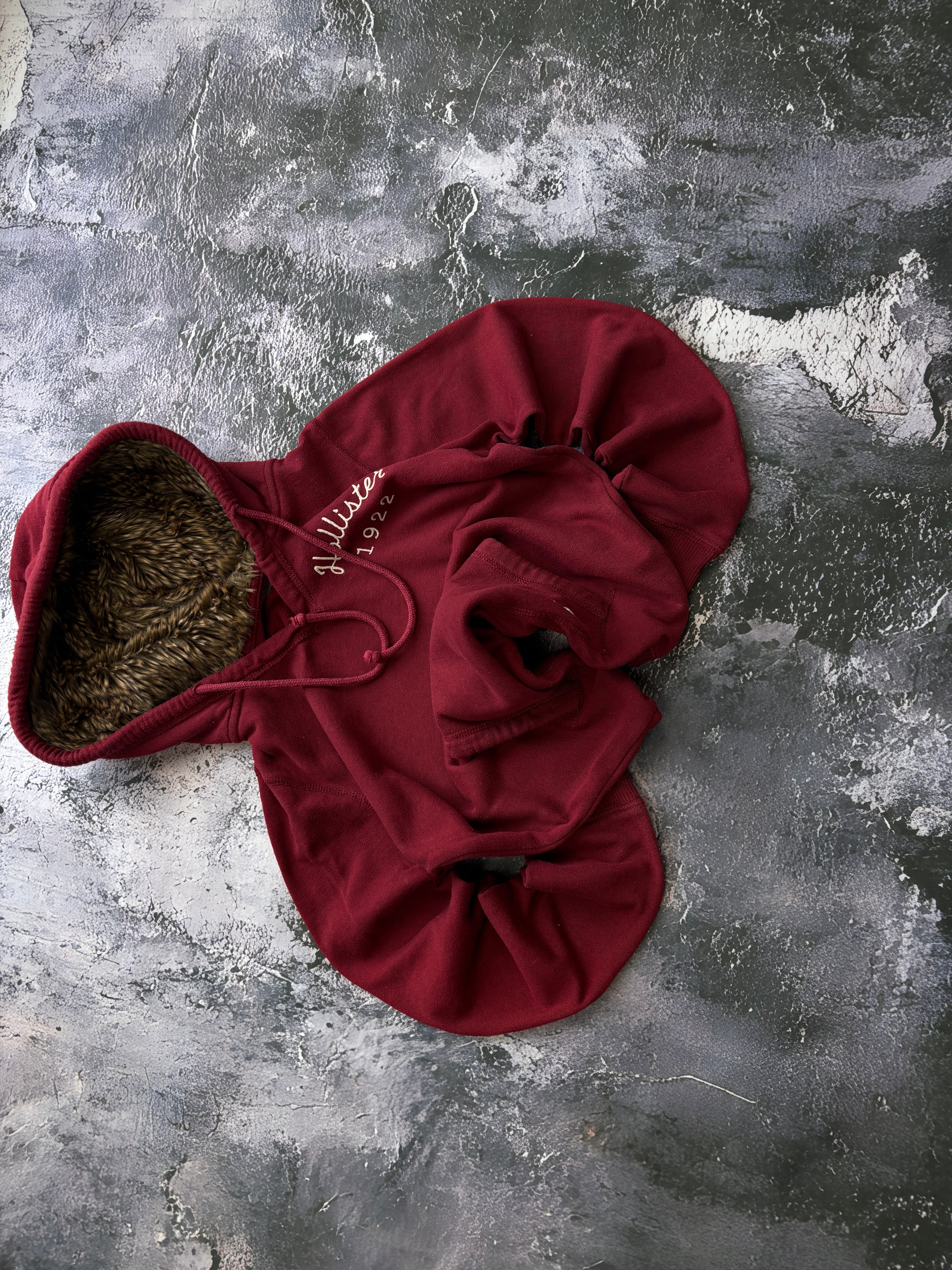 BLUZA HOODIE HOLLISTER CZERWONA RED Z WŁOSEM TREND UNIKATOWA