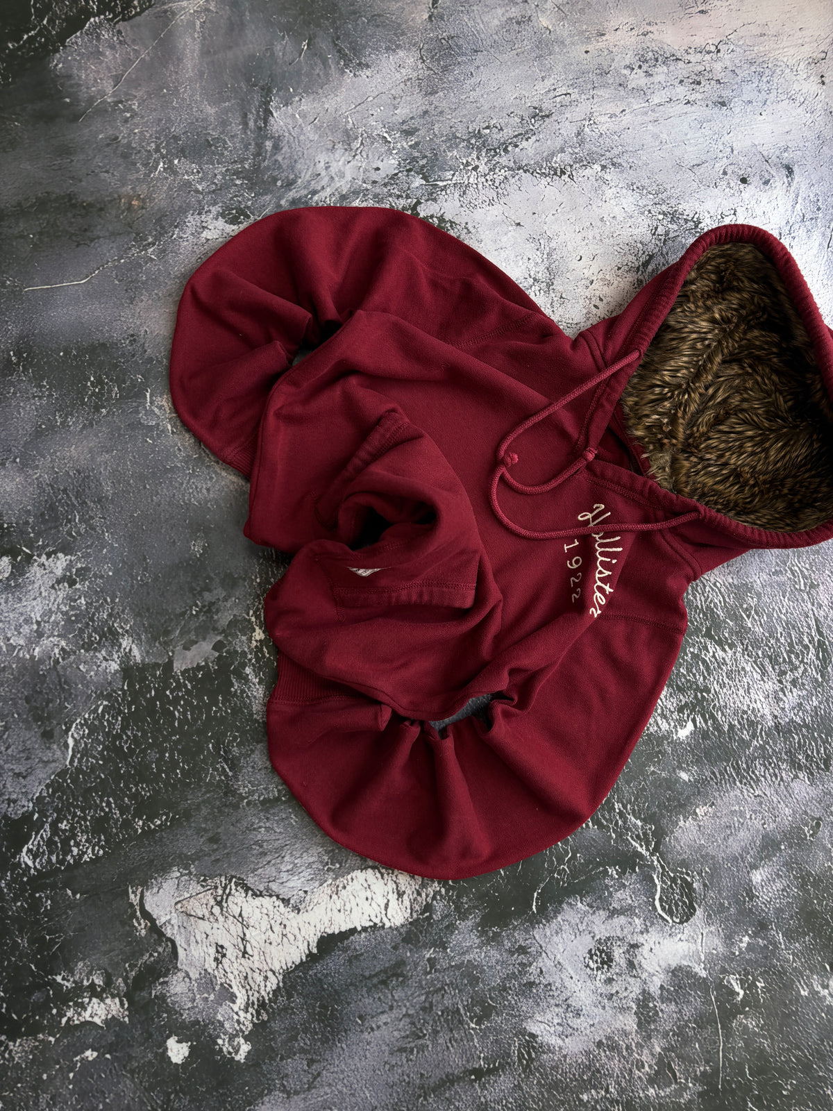 BLUZA HOODIE HOLLISTER CZERWONA RED Z WŁOSEM TREND UNIKATOWA