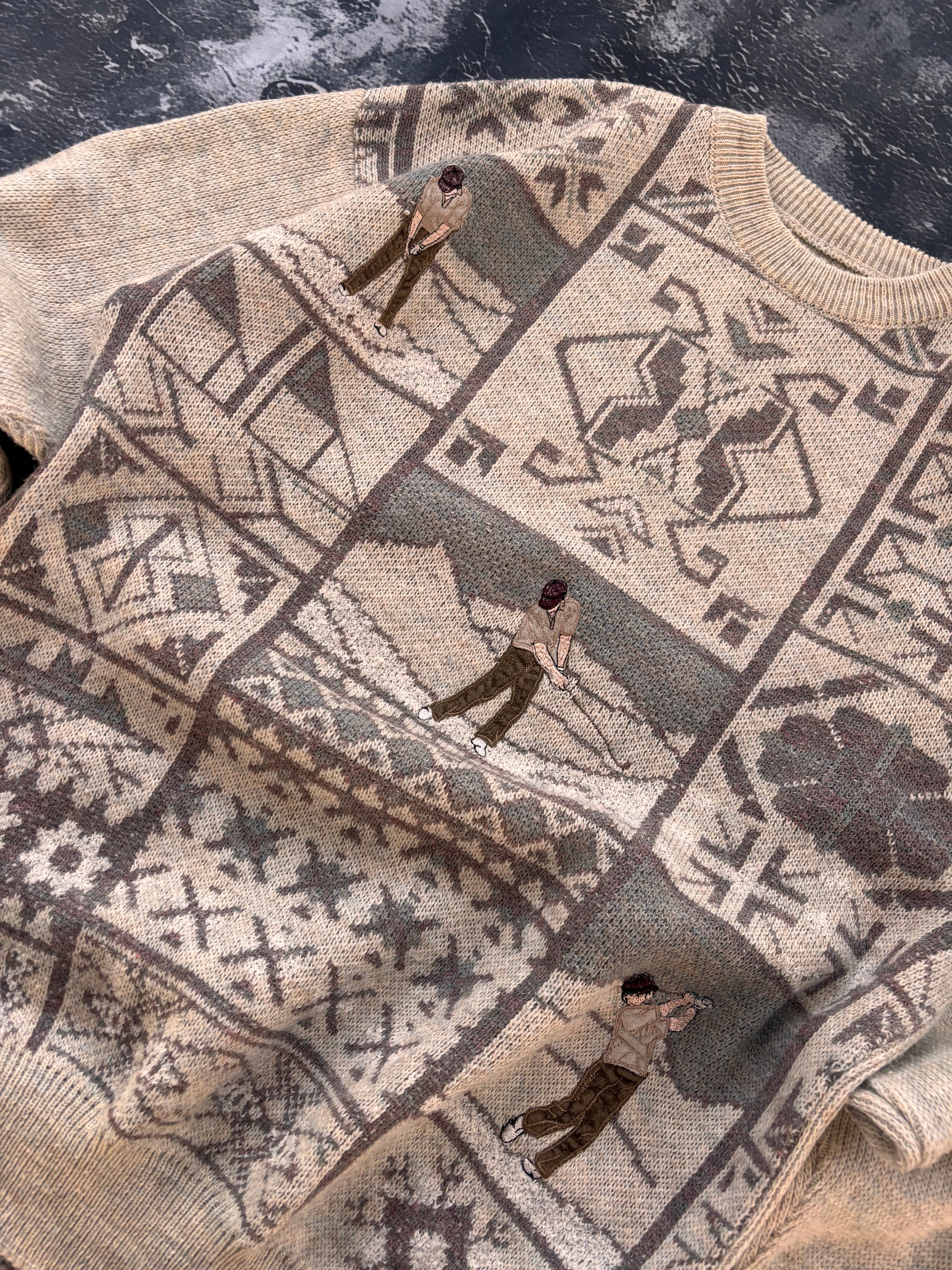 Sweter oversize vintage beżowy z haftami