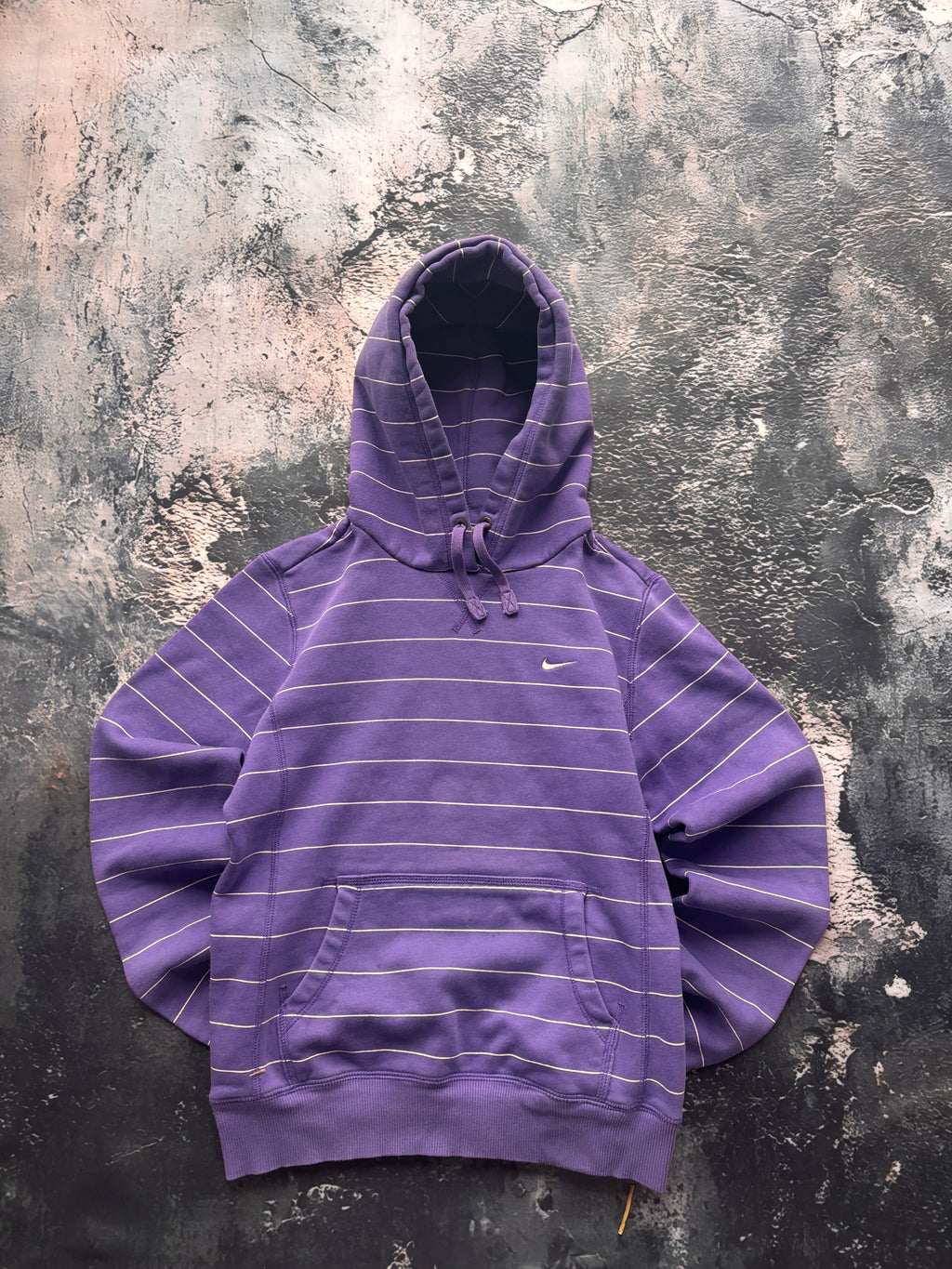 bluza hoodie nike fioletowa prosty krój w paski