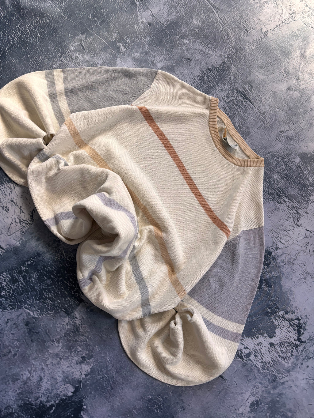 sweter w paski beżowy