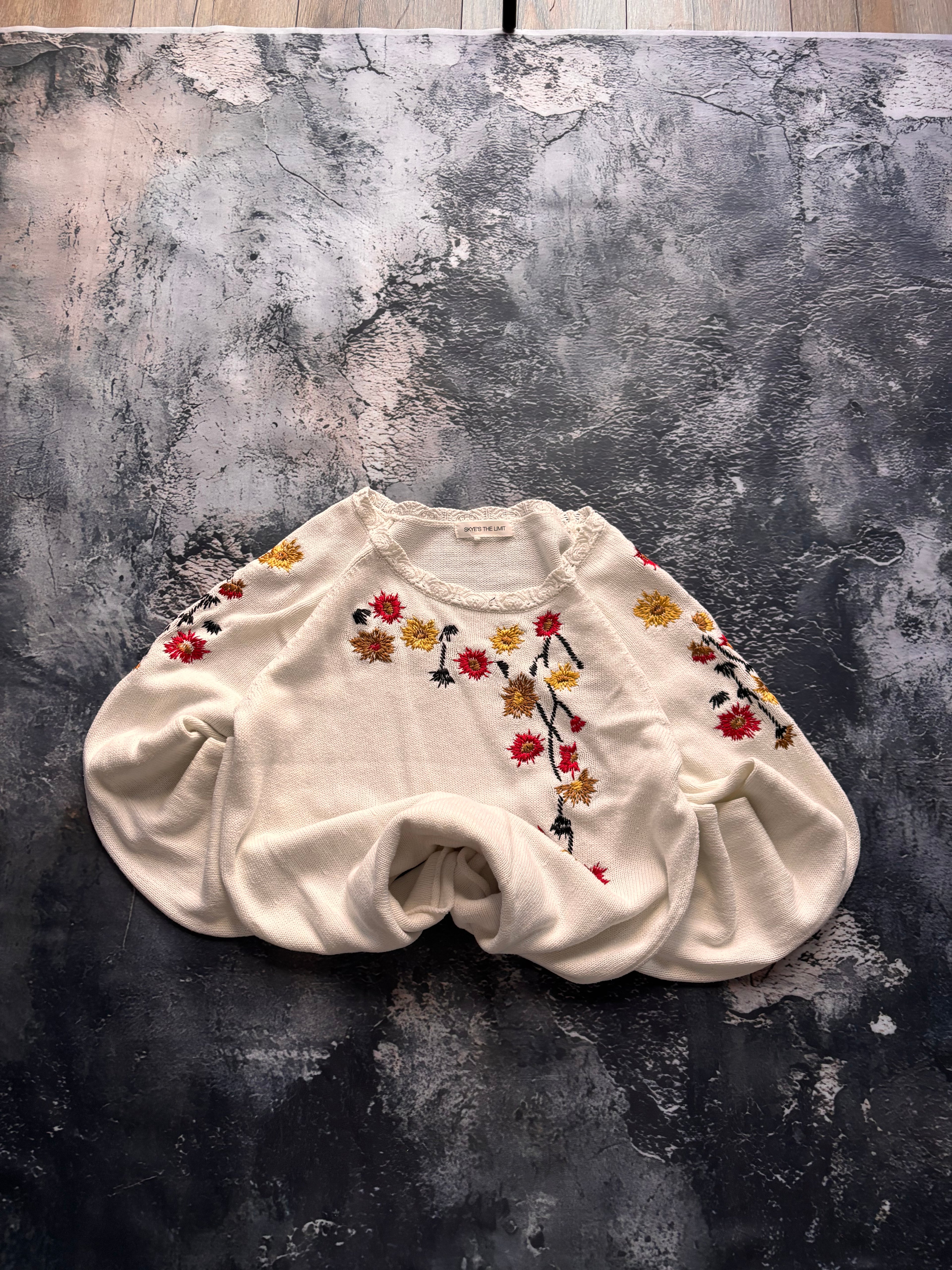 sweter kwiecisty biały rozmiar S