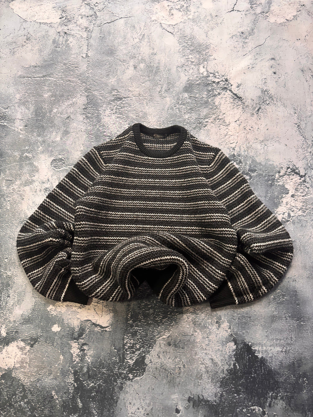 Sweter czarno biały