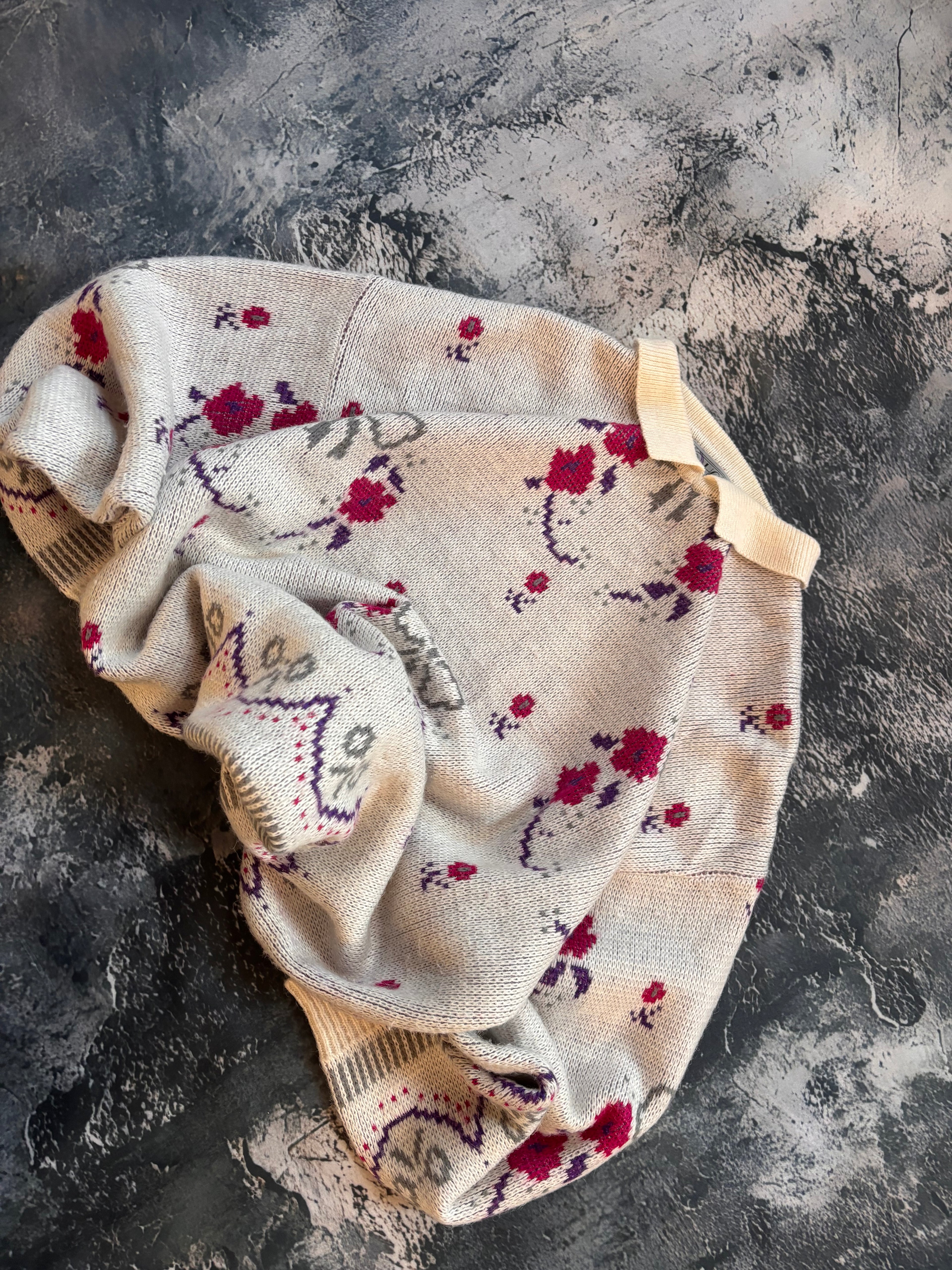 sweter wiosenny kwiecisty