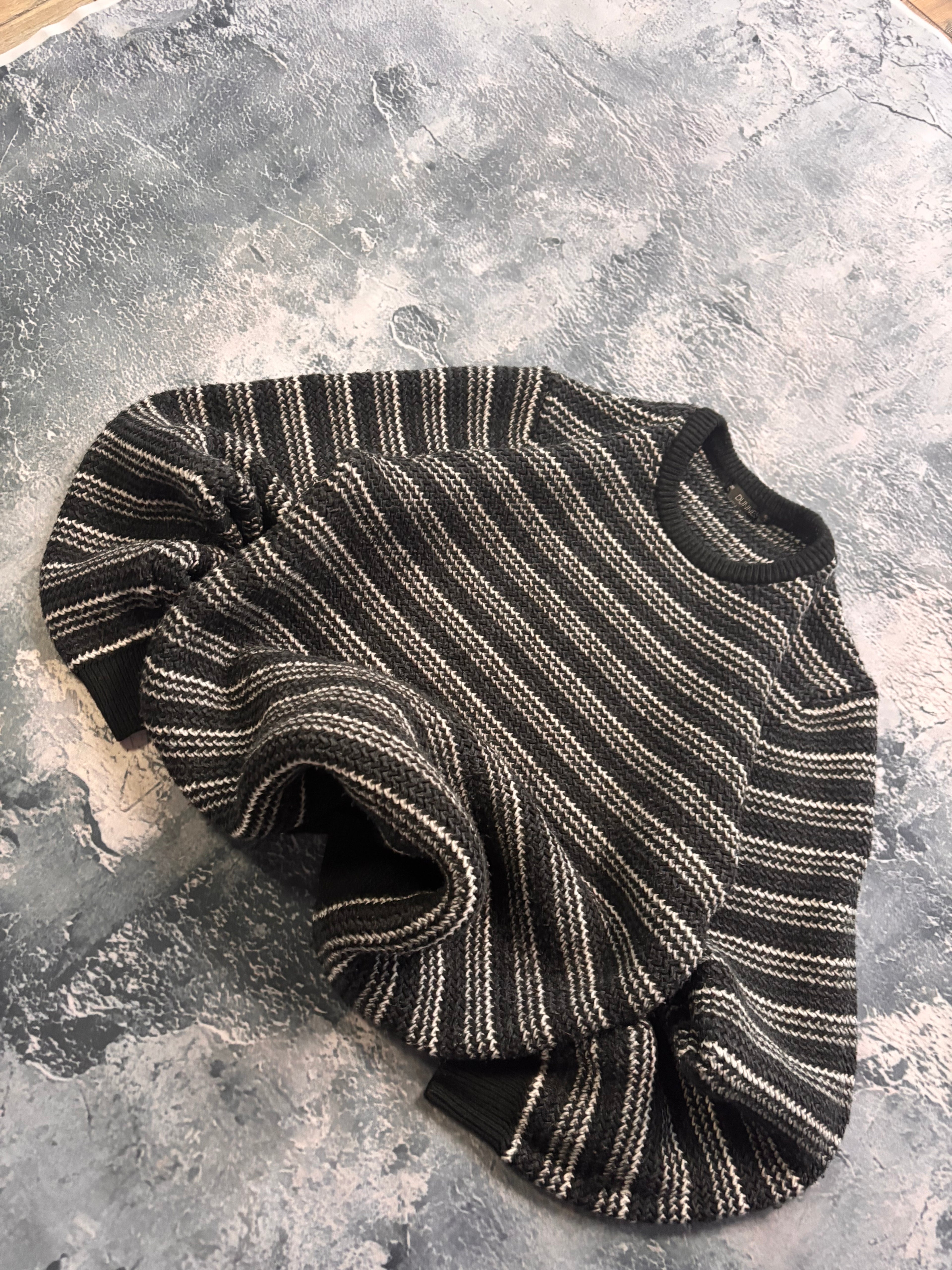 Sweter czarno biały