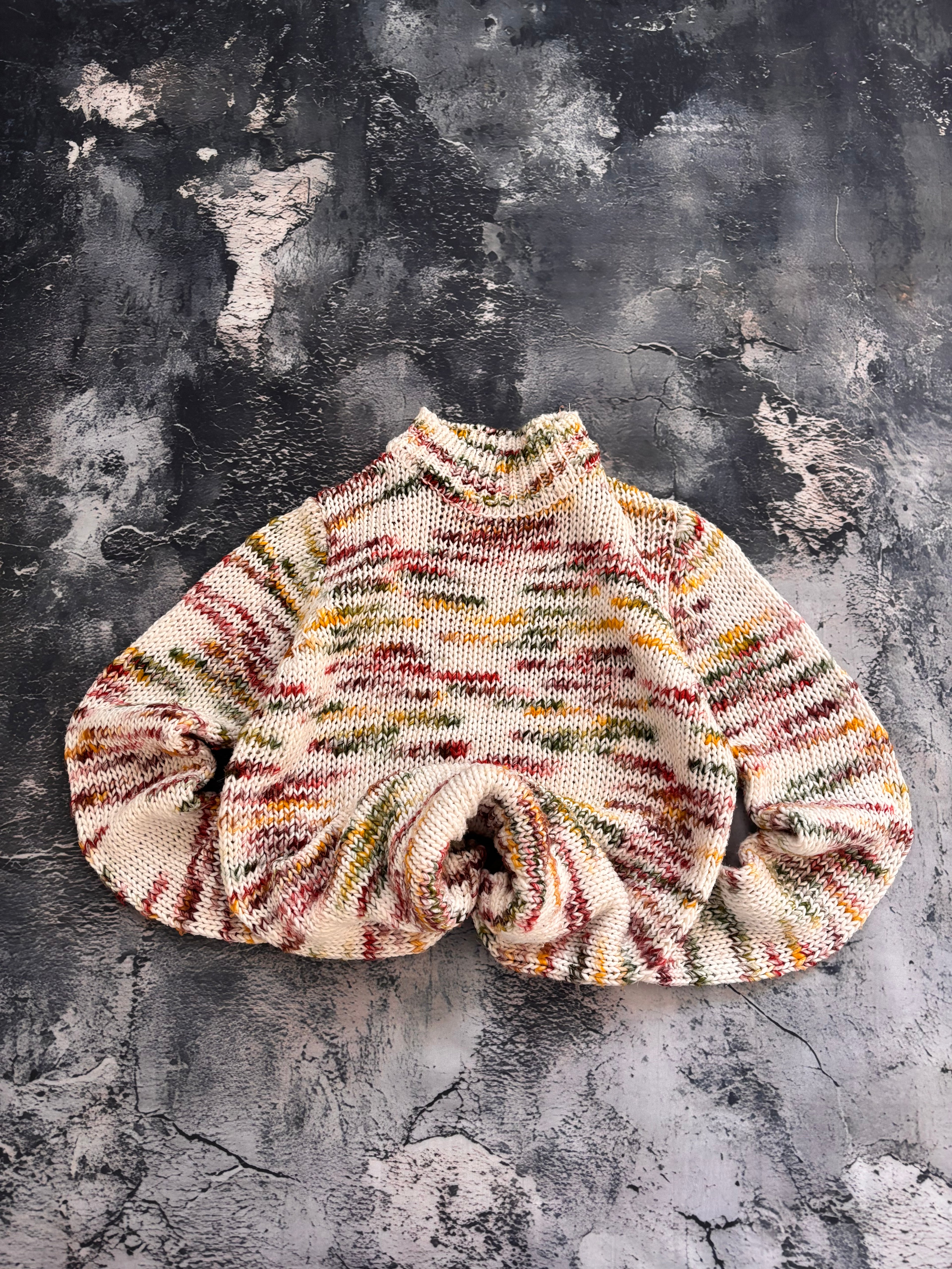 Sweter multicolor biały oversize