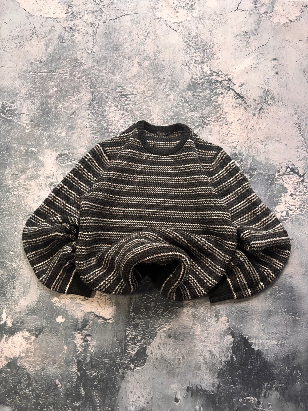 Sweter czarno biały