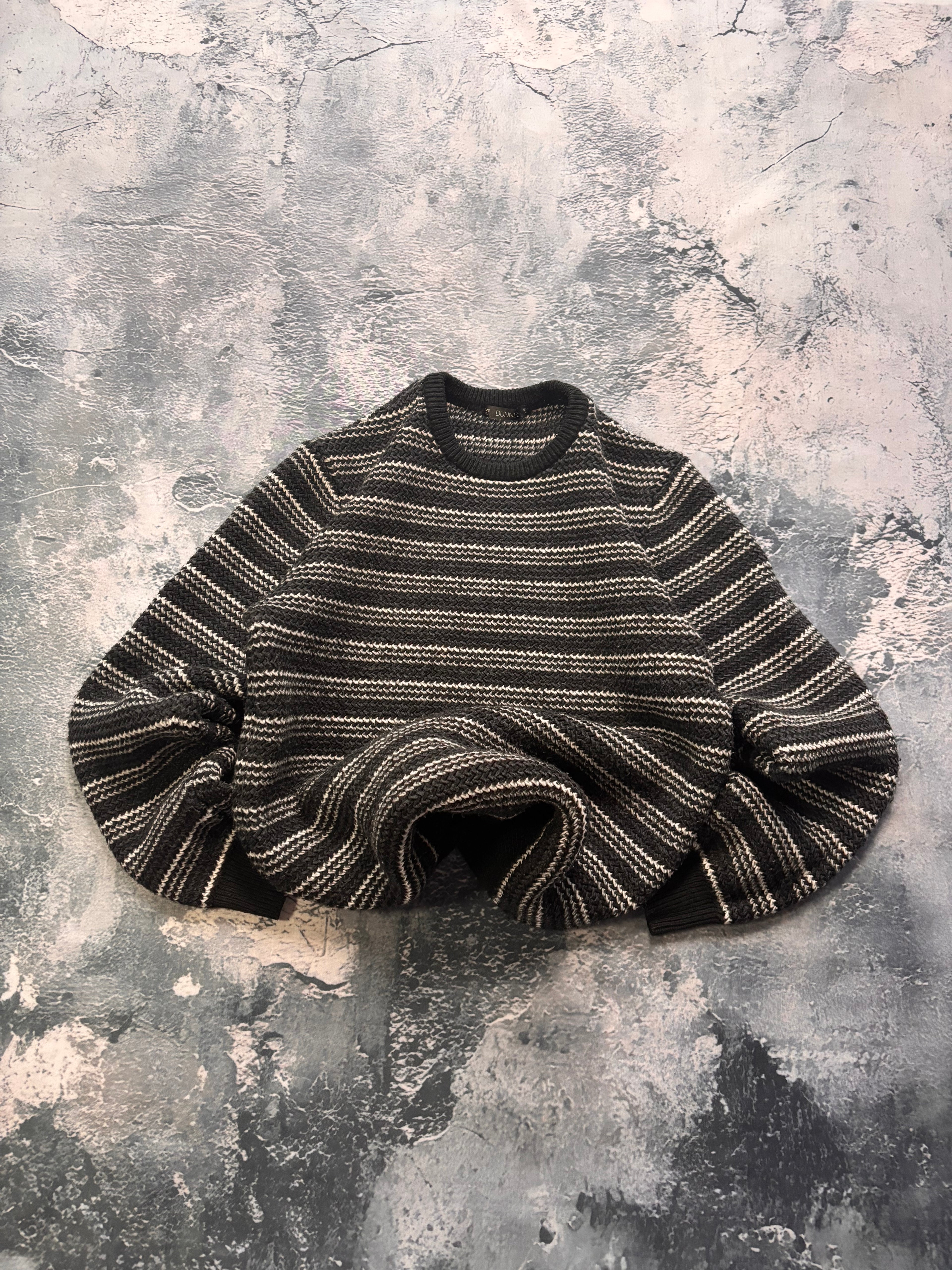 Sweter czarno biały