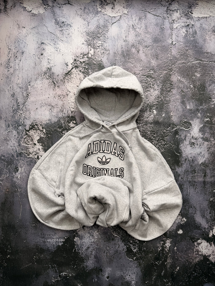 Bluza Adidas Originals szara z dużym napisem i kapturem – krój prosty – M