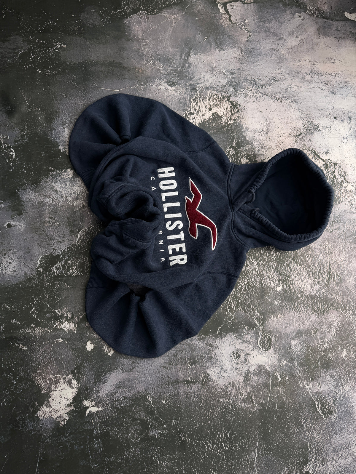 Bluza Hollister California granatowa z kapturem — dodatkowe ujęcie