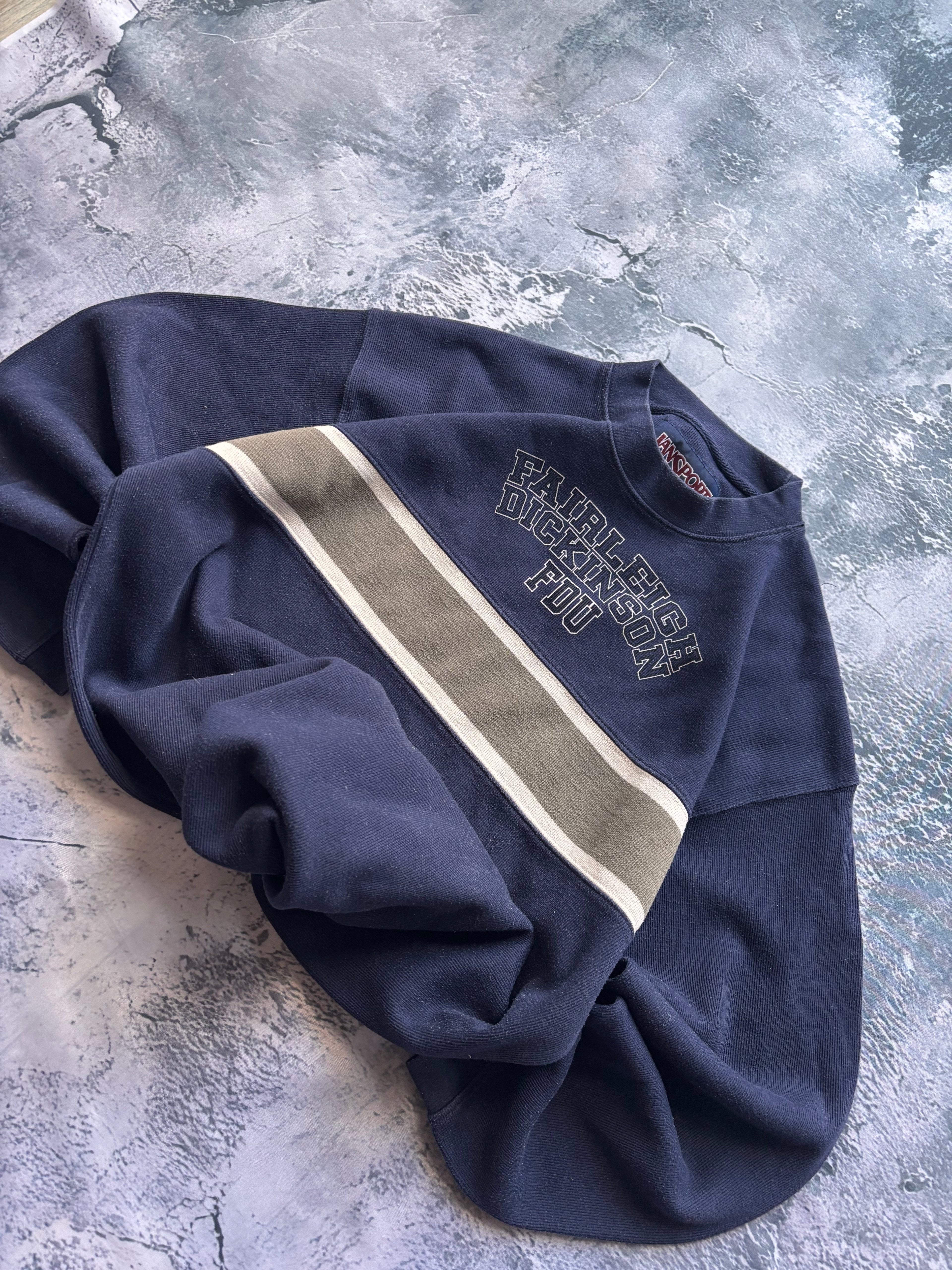 Bluza crewneck oversize w stylu vintage oldschool retro 90s american klasyk minimalistyczny