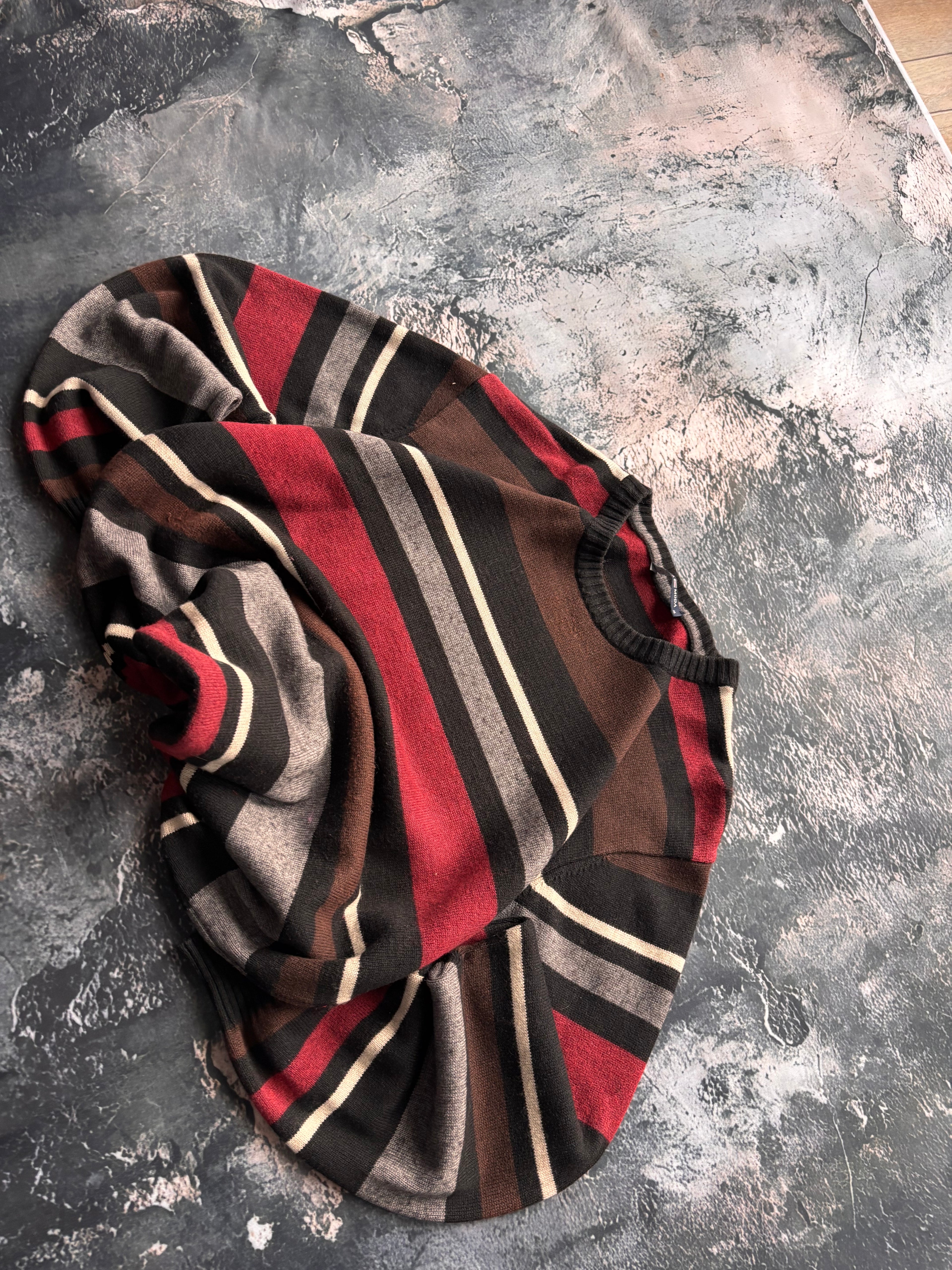 sweter burgundowo czarny