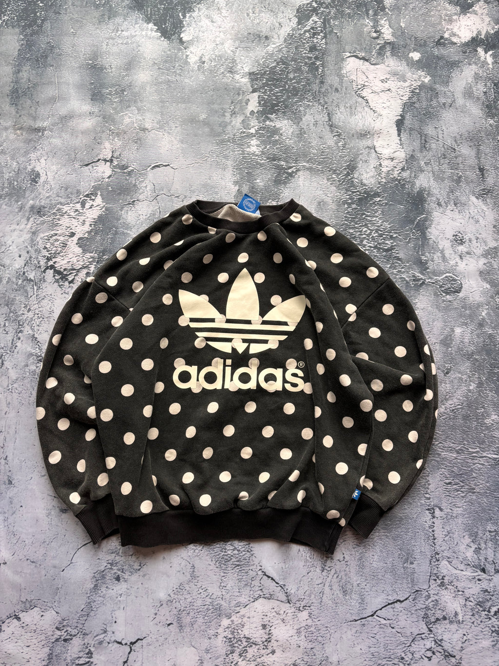 bluza crewneck Adidas viralowe a tiktoka kropki czarna