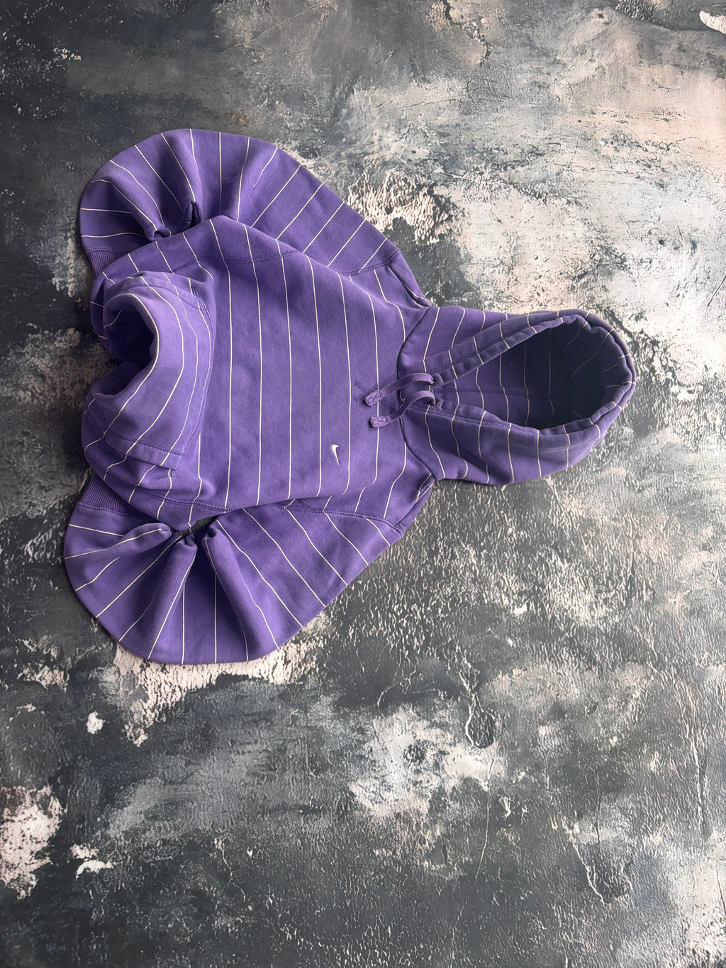 bluza hoodie nike fioletowa prosty krój w paski