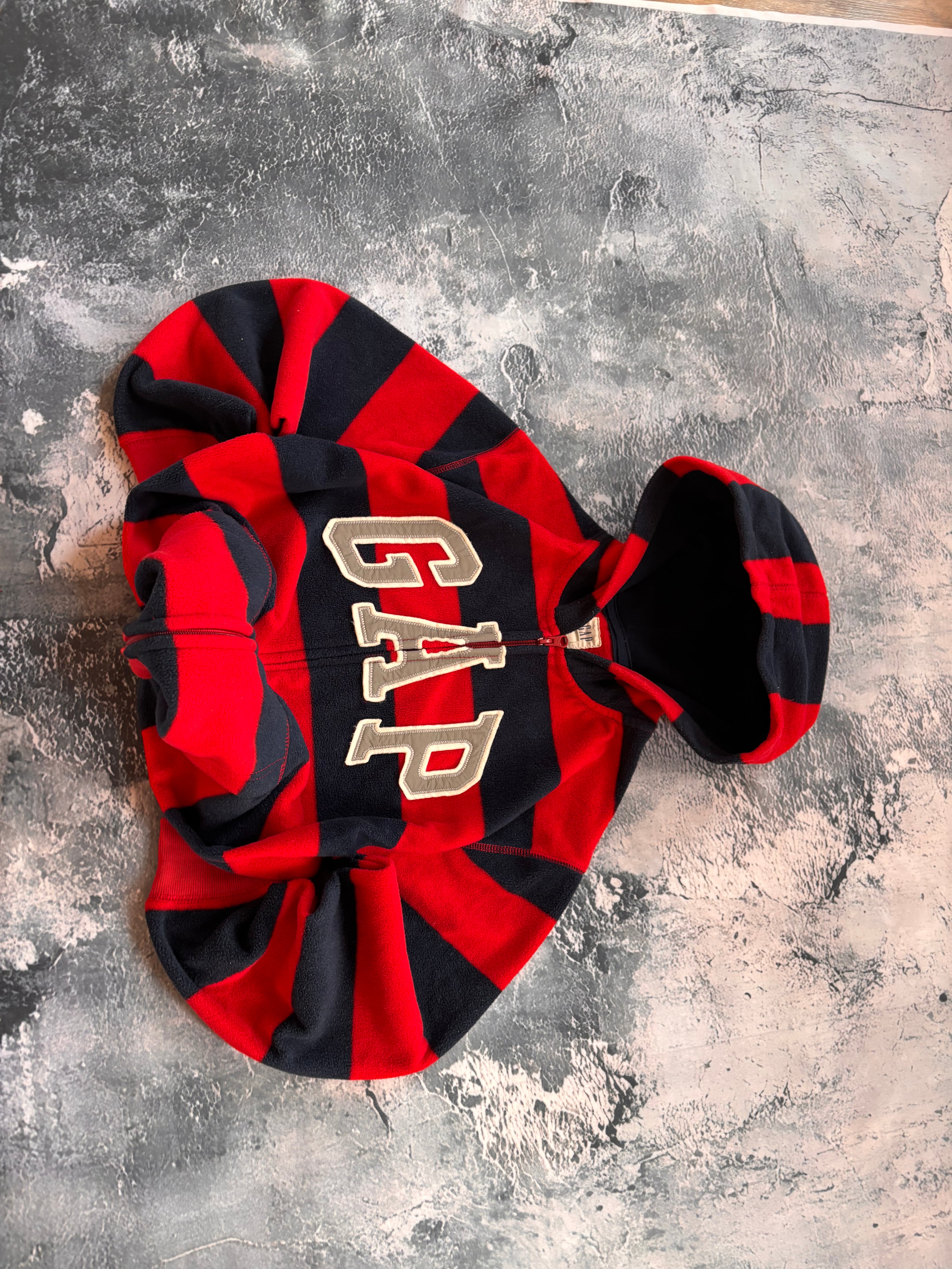 Bluza gap polar prosty krój czerwono granatowa