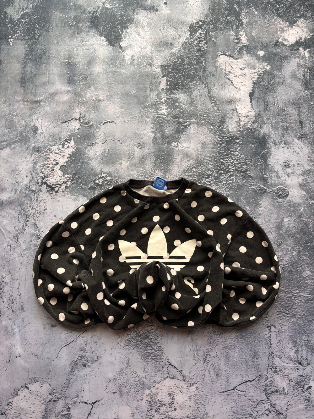 bluza crewneck Adidas viralowe a tiktoka kropki czarna