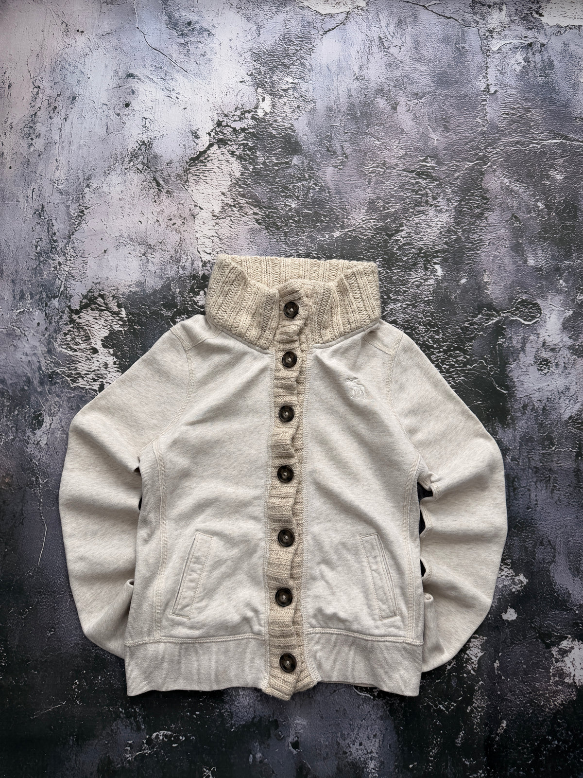 Bluza Abercrombie & Fitch beżowa z kołnierzem, rozpinana — widok całej bluzy