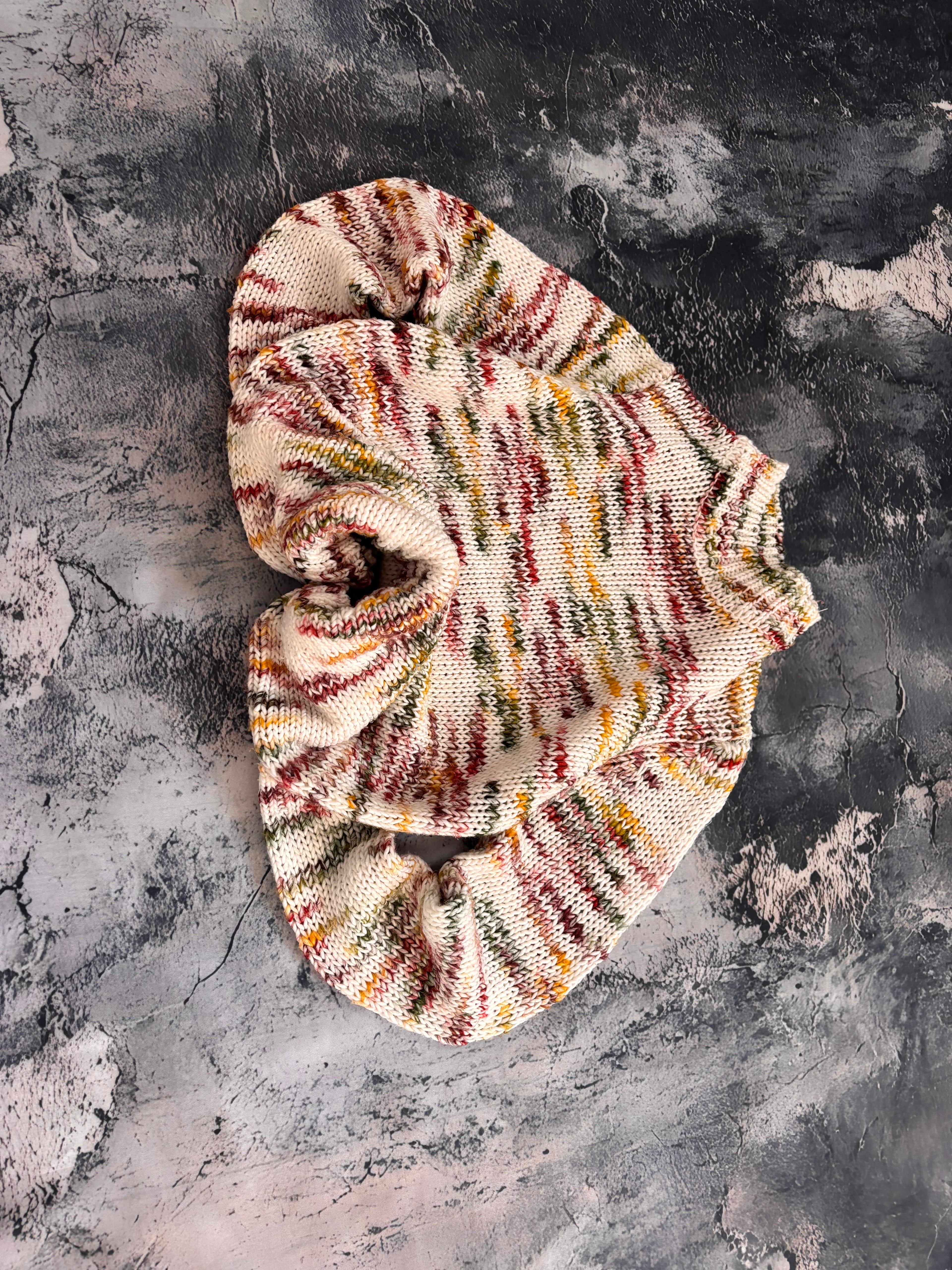 Sweter multicolor biały oversize