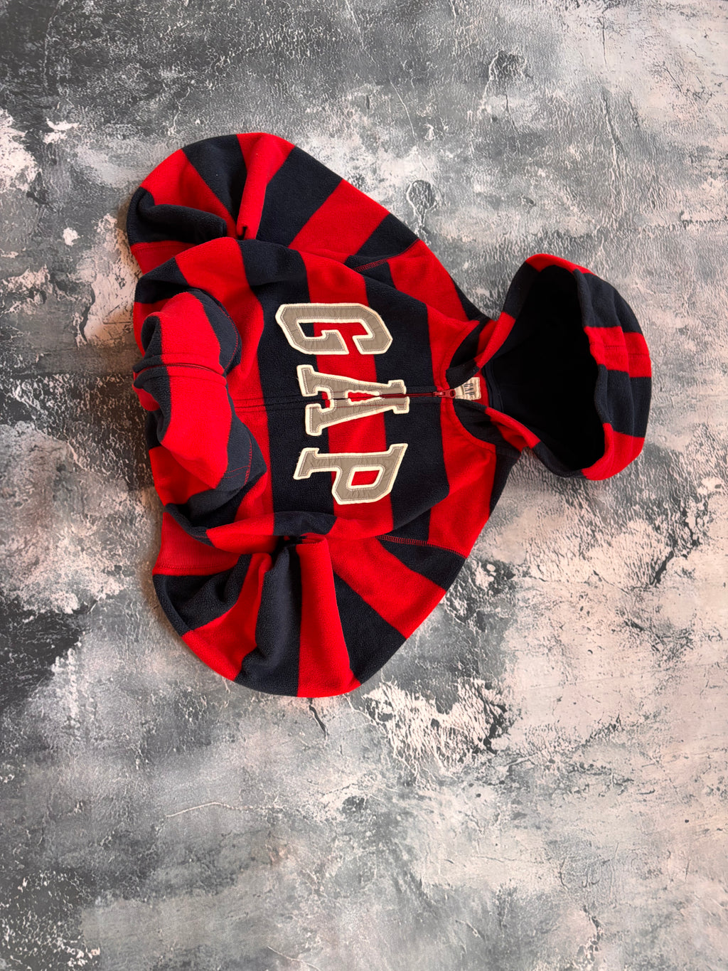 Bluza gap polar prosty krój czerwono granatowa