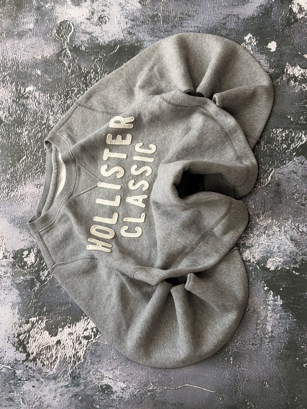 BLUZA CREWNECK HOLLISTER KLASYCZNA RETRO SZARA GREY AMERICAN STREETWEAR PROSTY KRÓJ