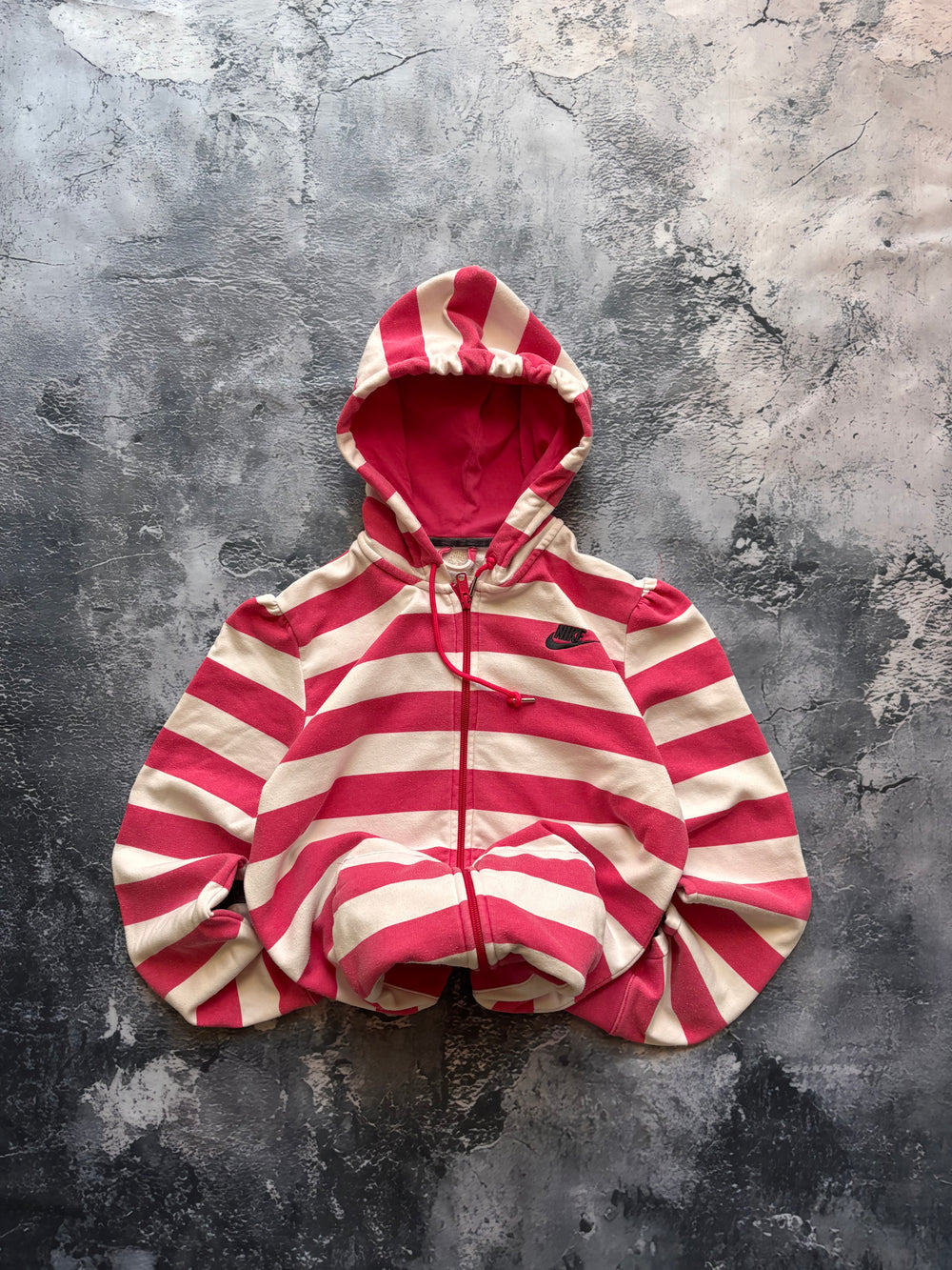 bluza zip hoodie w paski biało różowa