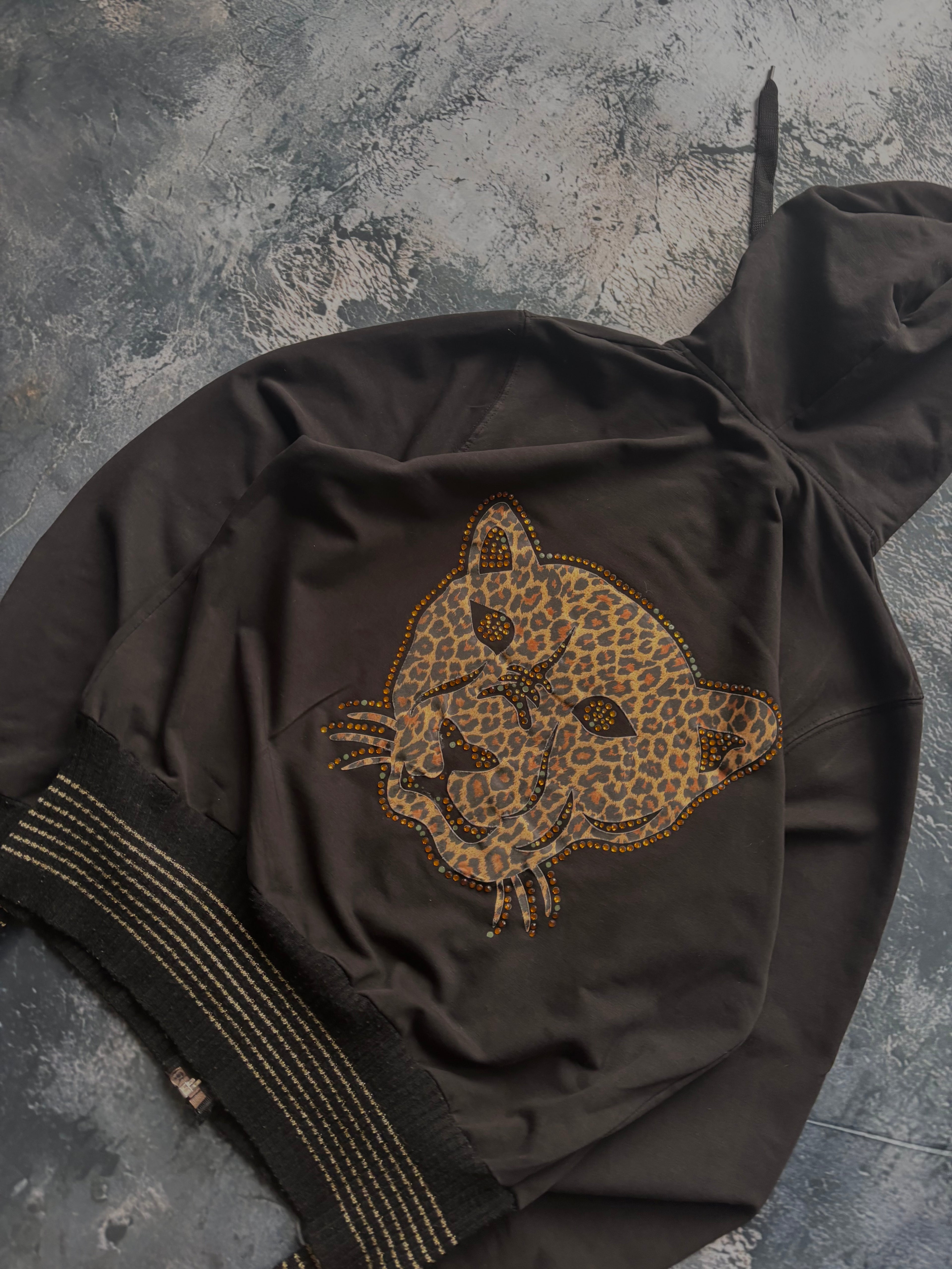 bluza hoodie Tiger przylegający krój