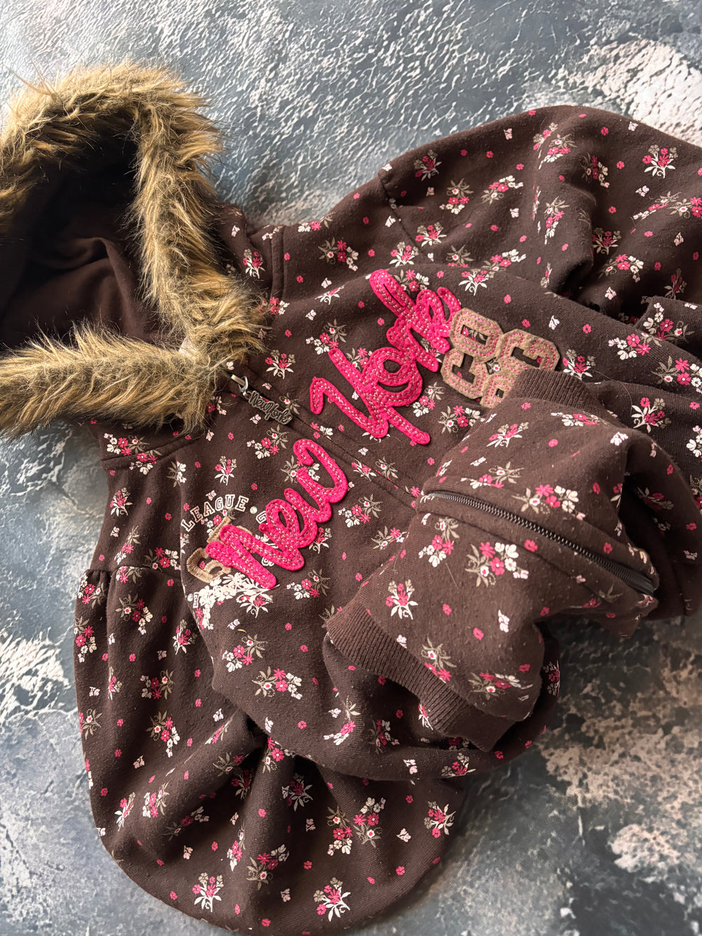 bluza hoodie obcisła przylegający krój zip y2l new york