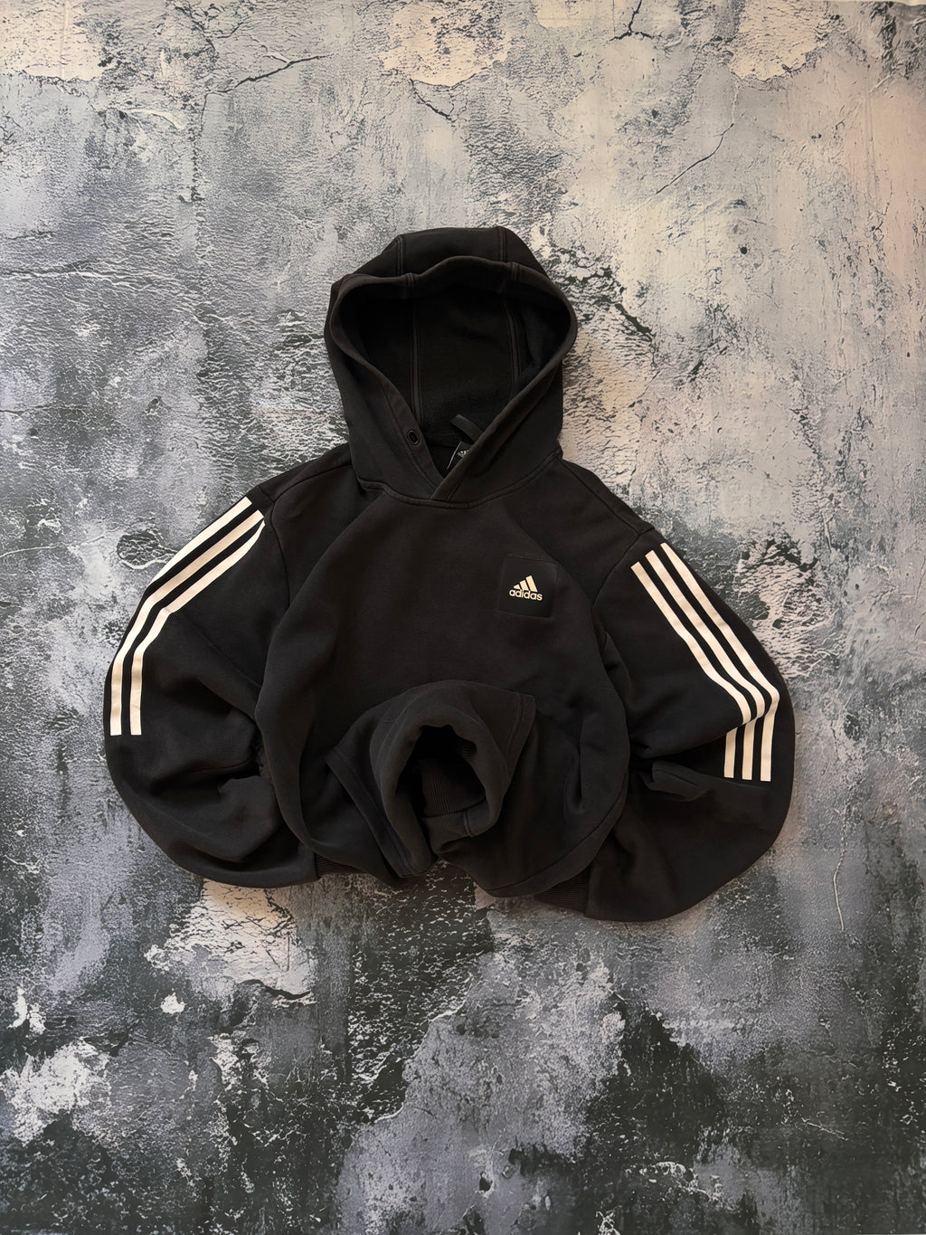 bluza hoodie basic Adidas logo w paski