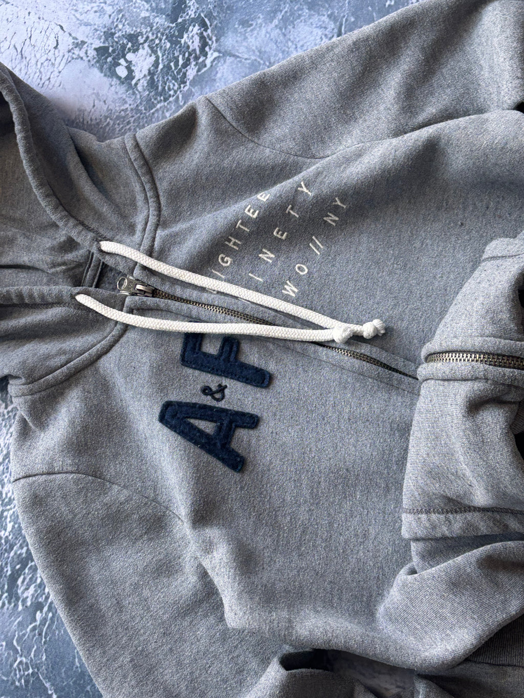 bluza hoodie A AND F vintage szara prosty krój y2k