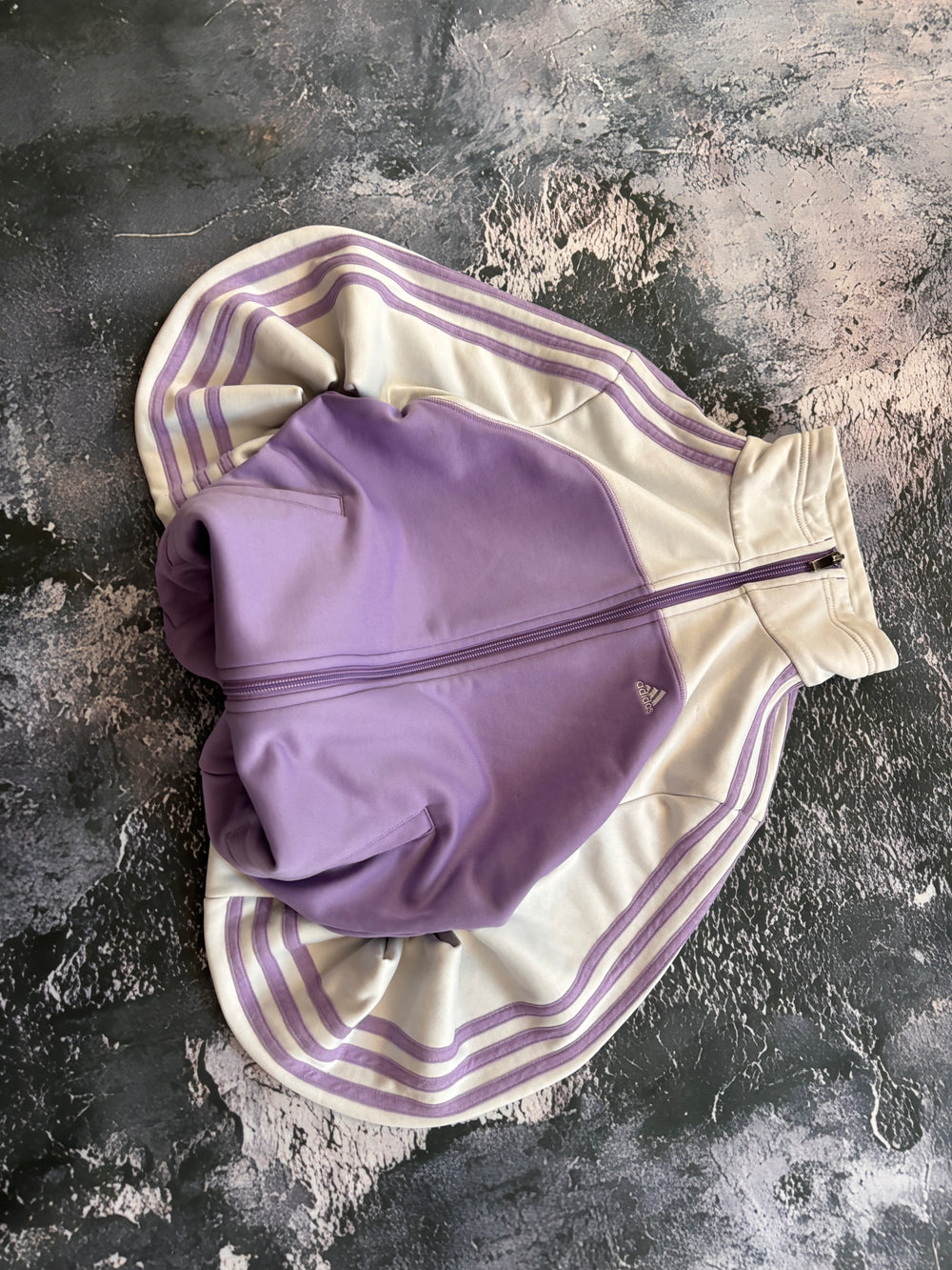 bluza zip adidas fioletowo biała prosty krój