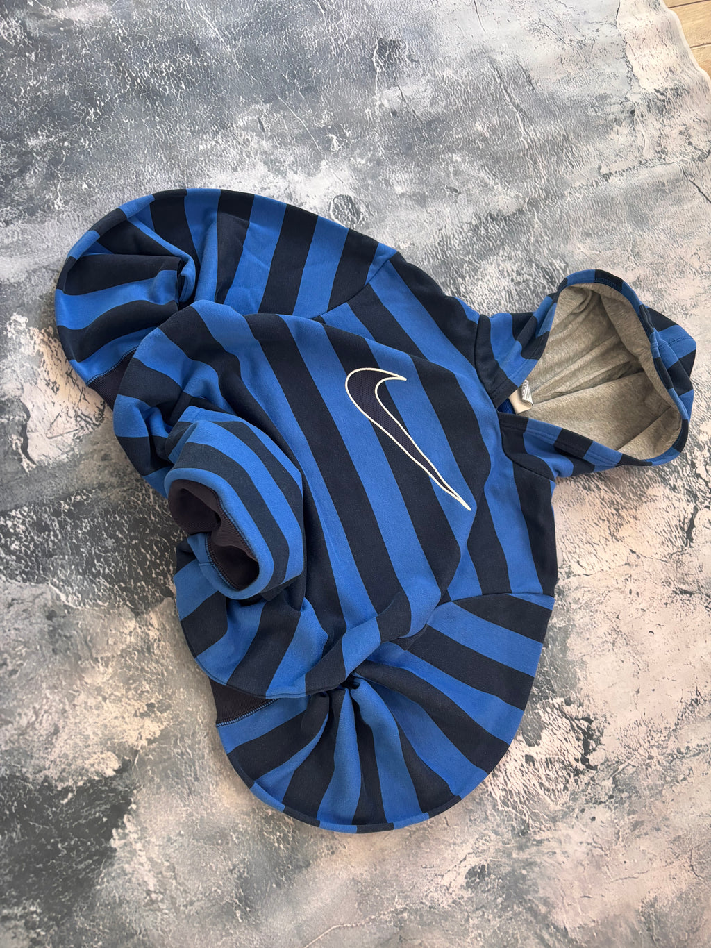 bluza hoodie w paski granatowo biała vintage
