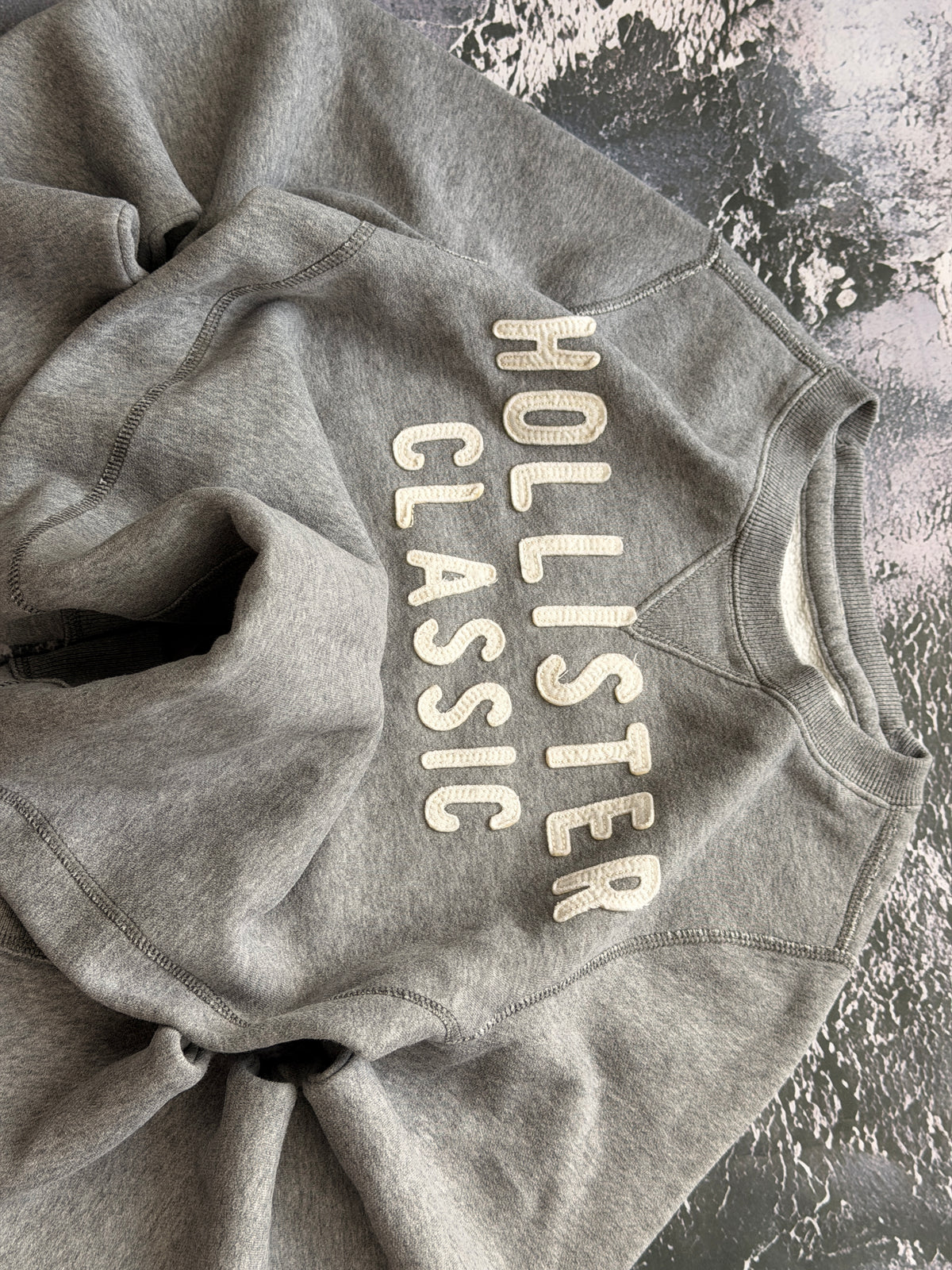 BLUZA CREWNECK HOLLISTER KLASYCZNA RETRO SZARA GREY AMERICAN STREETWEAR PROSTY KRÓJ