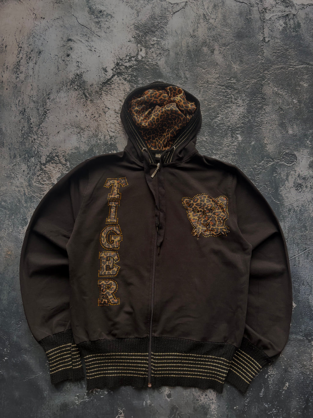 bluza hoodie Tiger przylegający krój