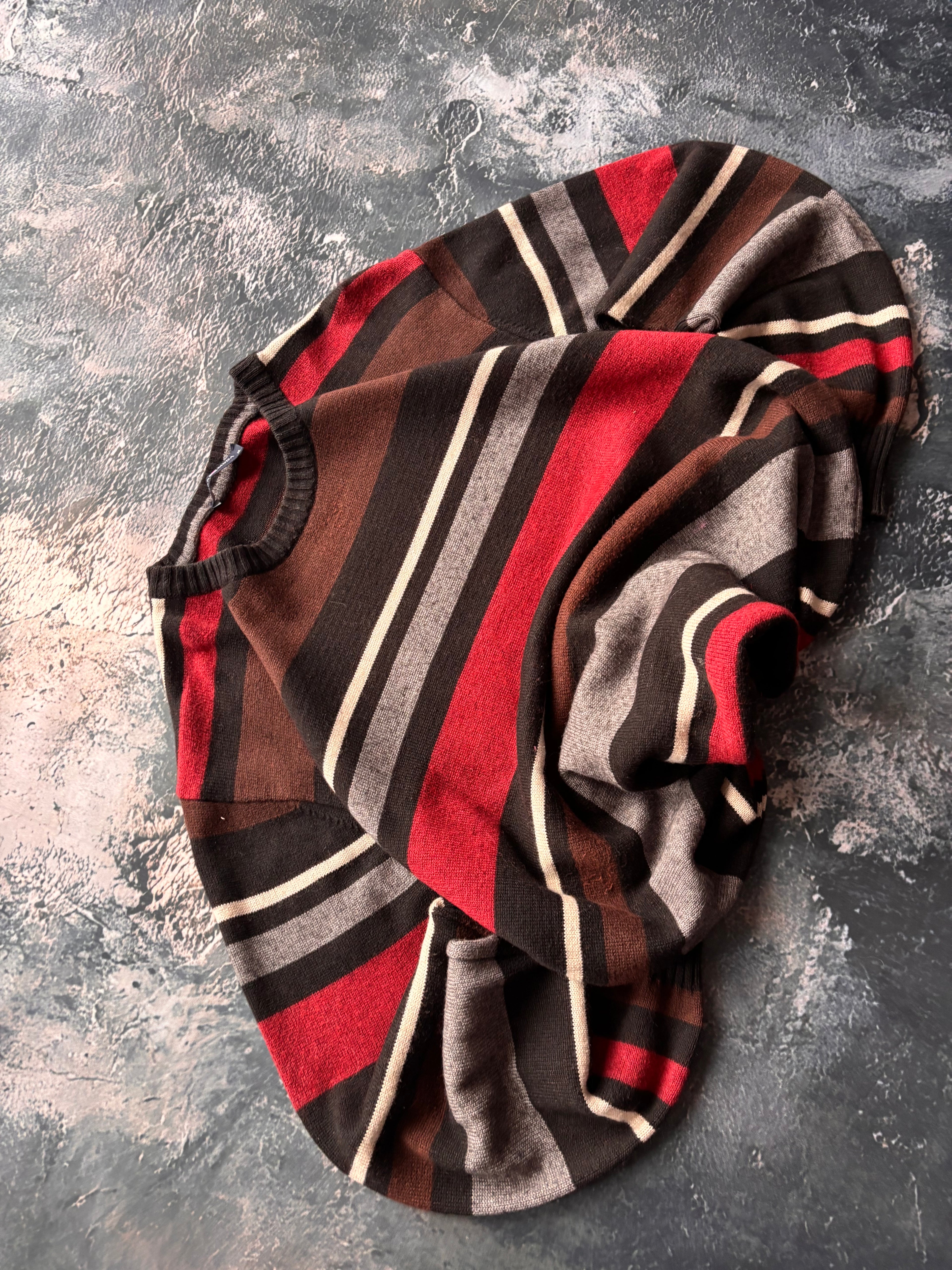 sweter burgundowo czarny