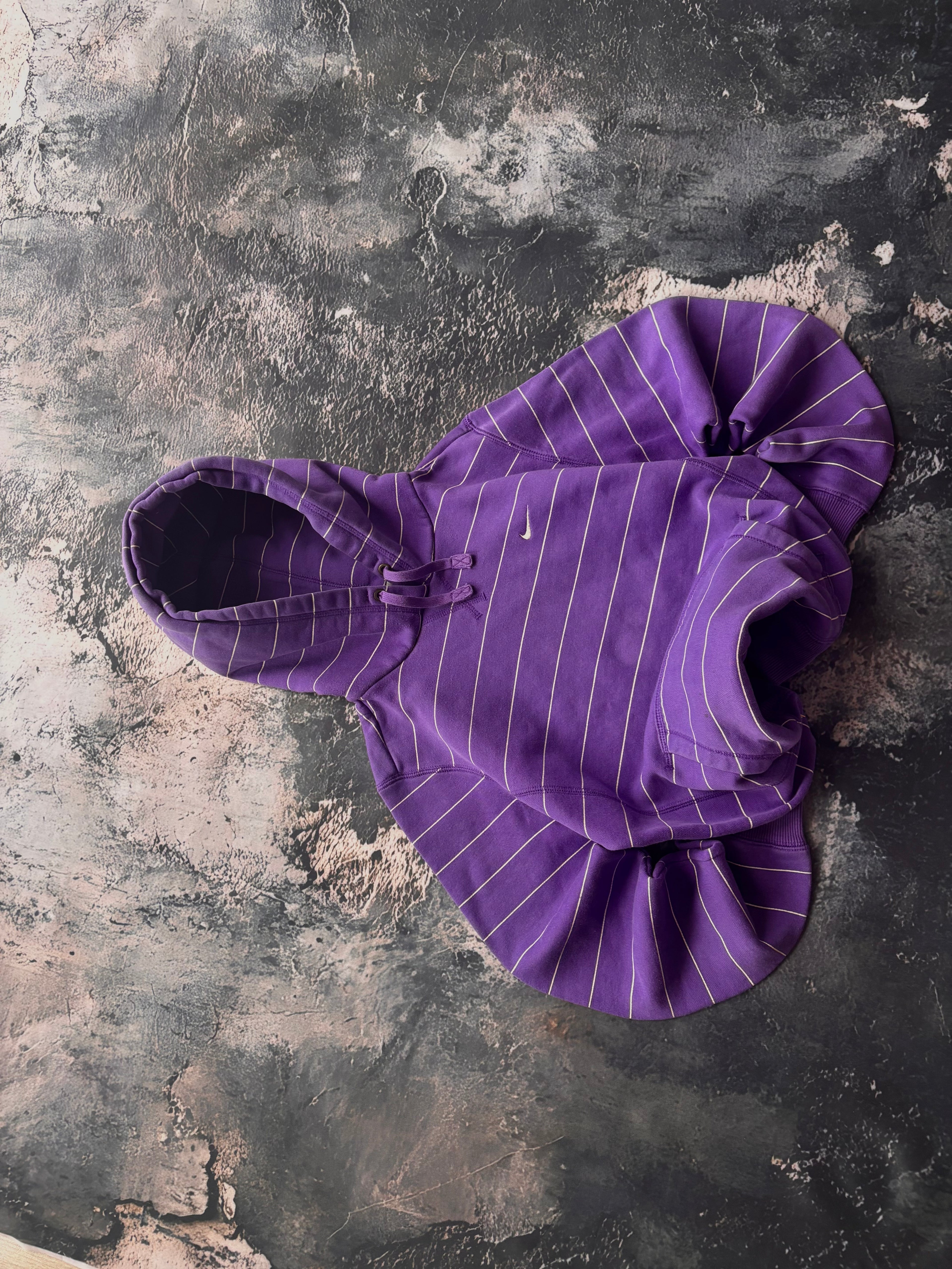 bluza hoodie nike fioletowa prosty krój w paski