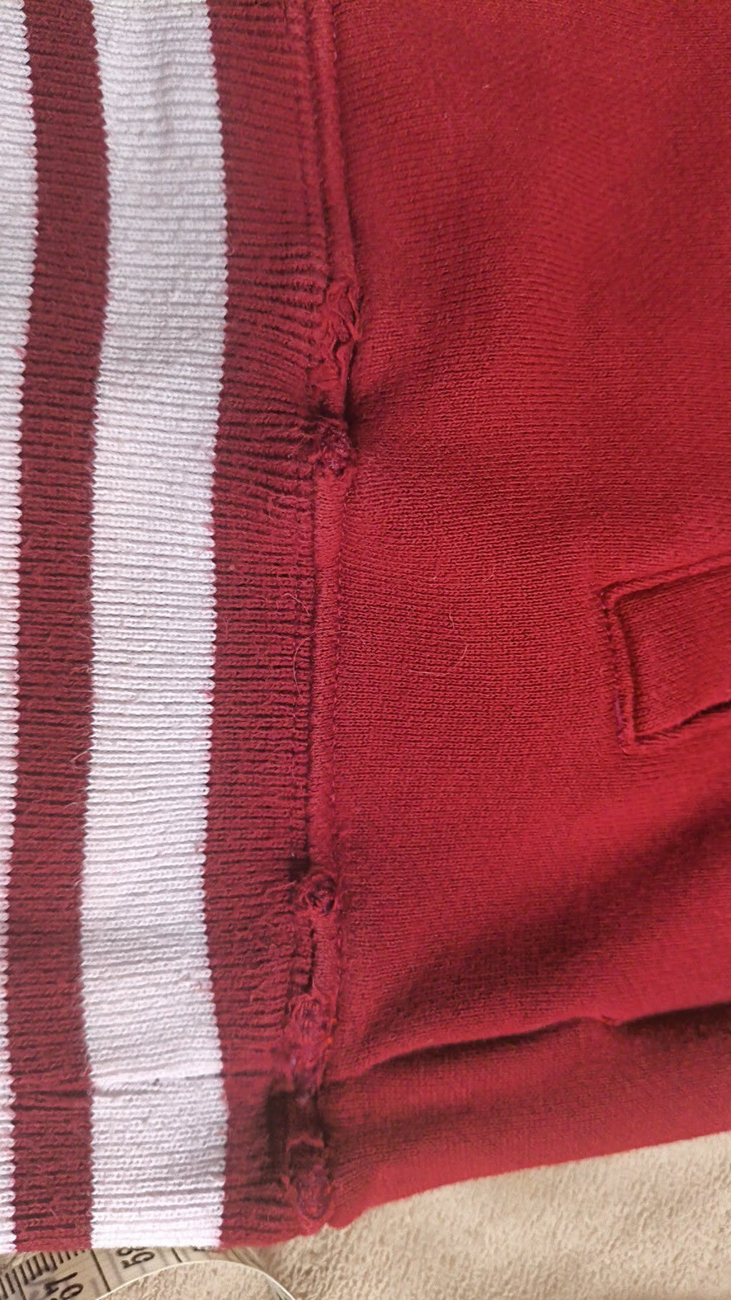 bluza nike prosty krój red w haftami i kołnierzykiem