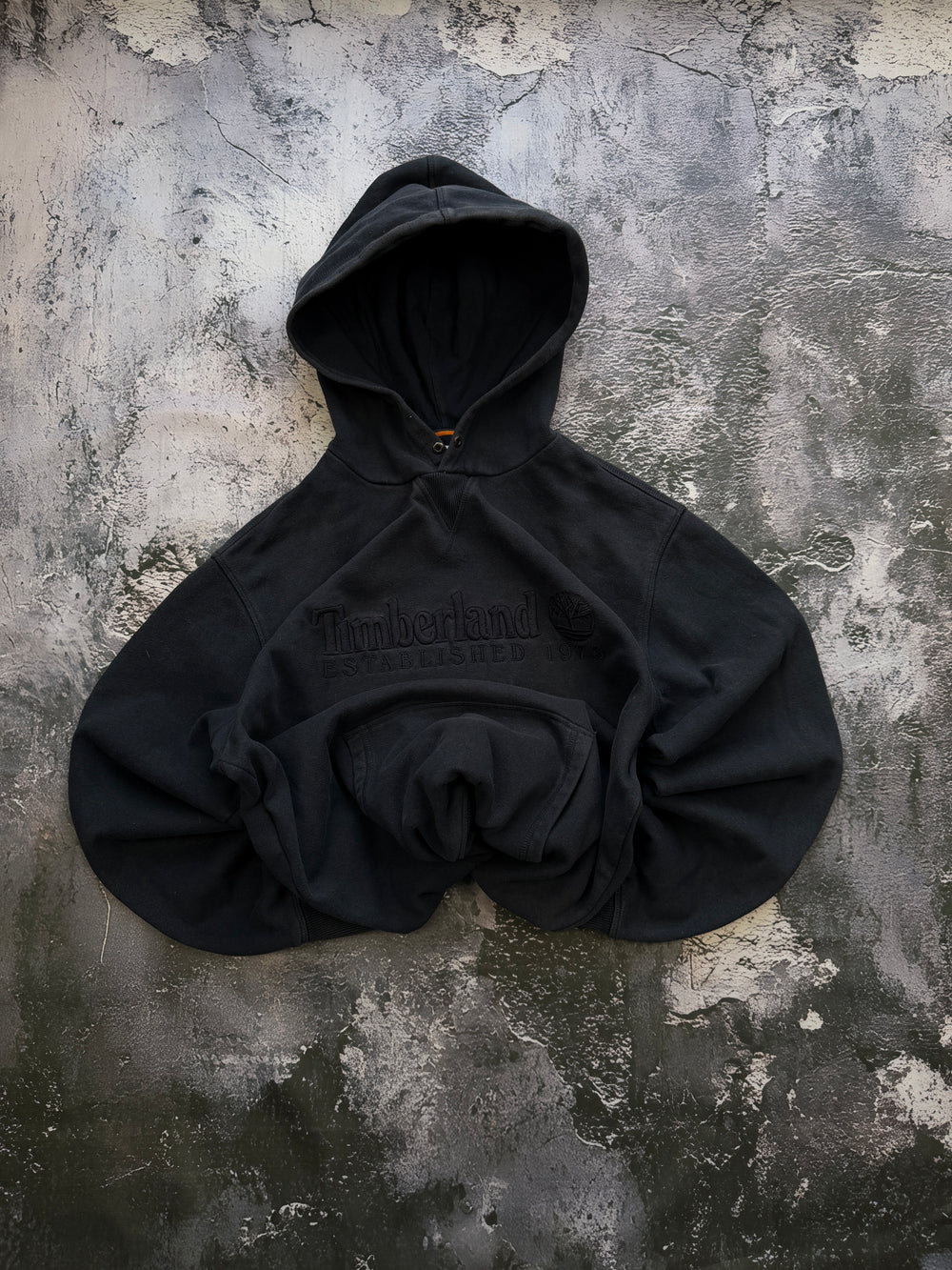 Bluza Timberland z kapturem i haftowanym logo – grafitowa – krój prosty – L