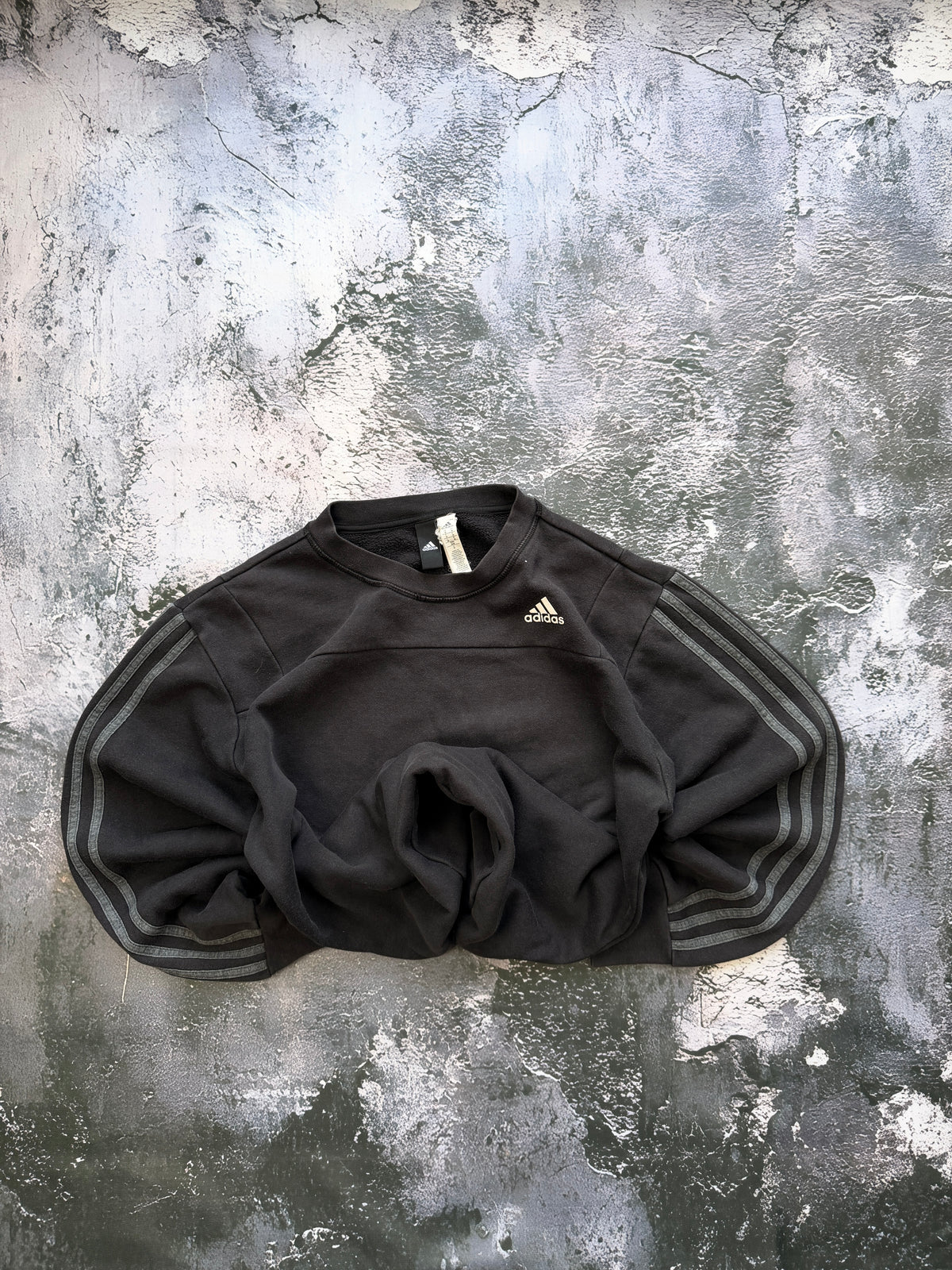 Bluza Adidas czarna z trzema paskami – krój prosty – zdjęcie główne