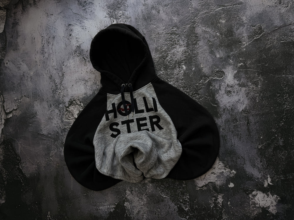 Bluza Hollister szaro-czarna z kapturem – krój prosty – S