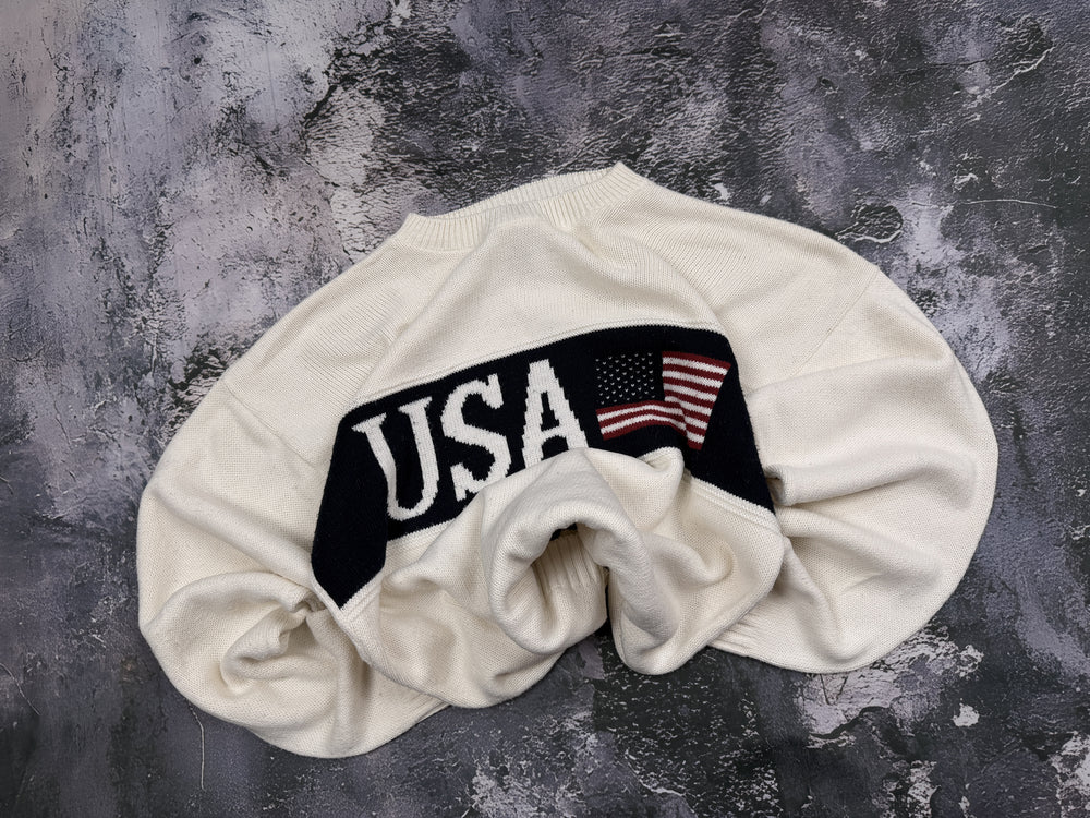Sweter kremowy z panelem USA – krój prosty – M