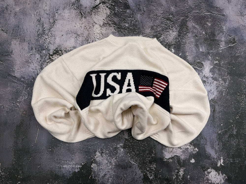 Sweter kremowy z panelem USA – krój prosty – M