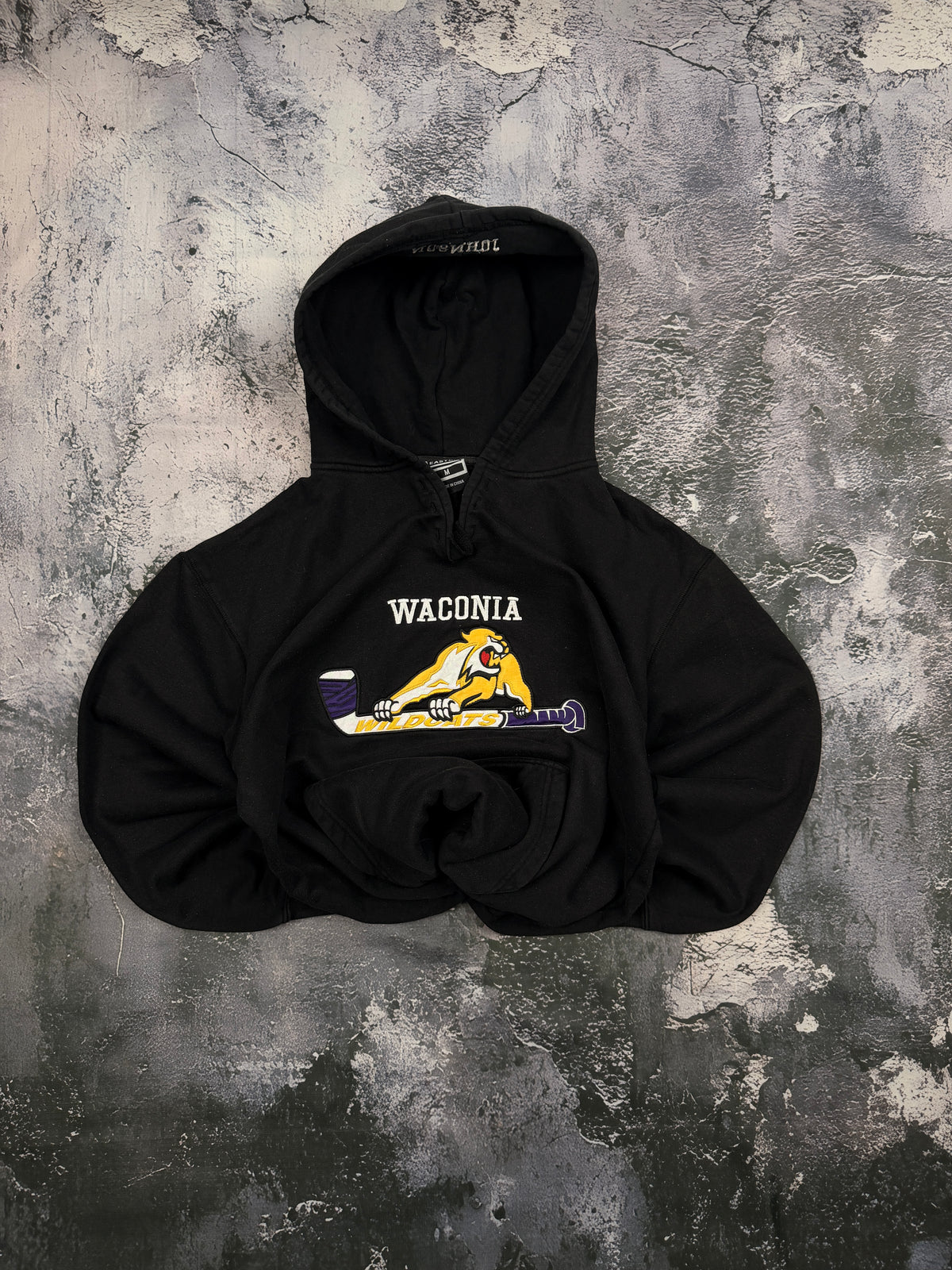 Bluza Waconia Wildcats czarna – krój oversize – M – zdjęcie główne