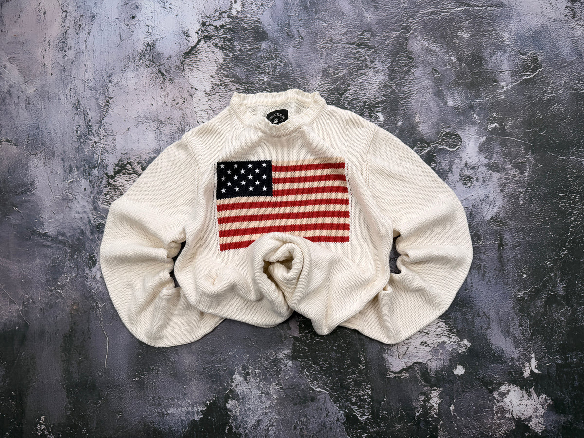 Sweter kremowy z flagą USA i naszywką – krój prosty – zdjęcie główne