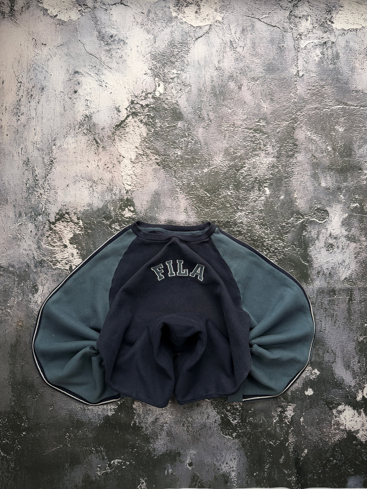Bluza FILA granatowo-niebieska – krój prosty – S – zdjęcie główne