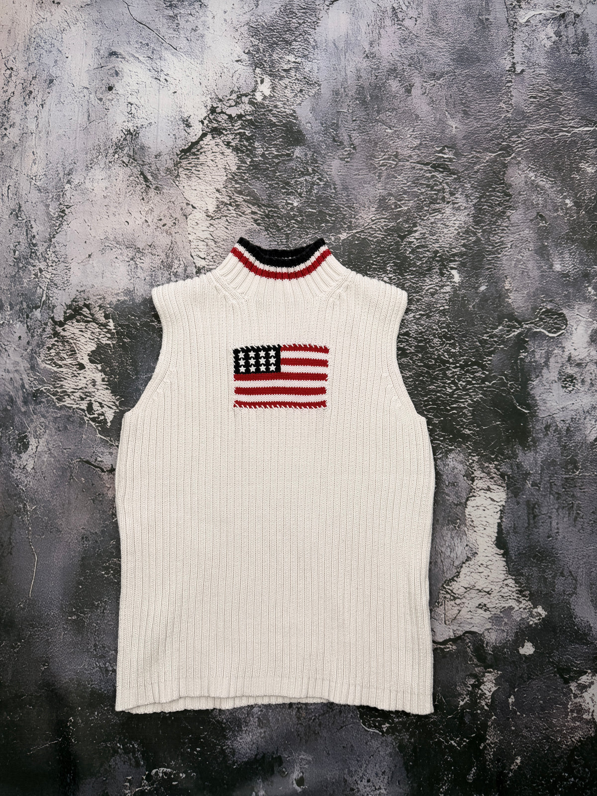 Sweter bez rękawów kremowy z flagą USA – krój przylegający – zdjęcie główne