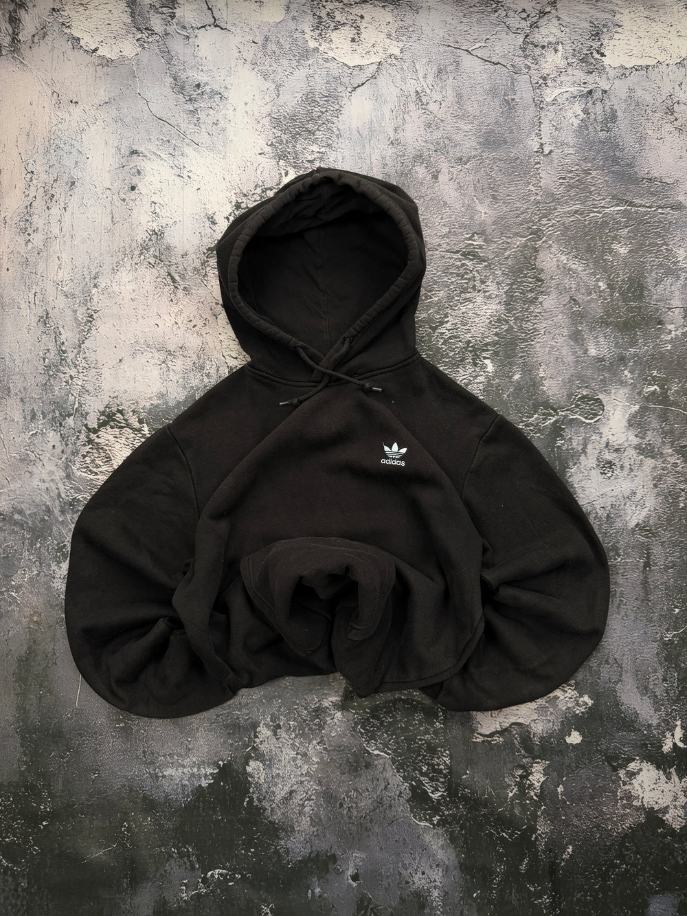 Bluza Adidas Originals z kapturem czarna – krój prosty – M